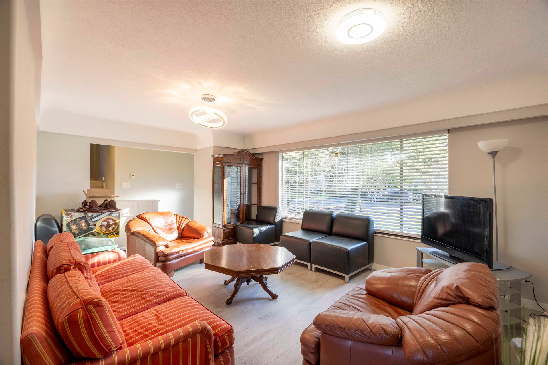 10291 Caithcart Road3