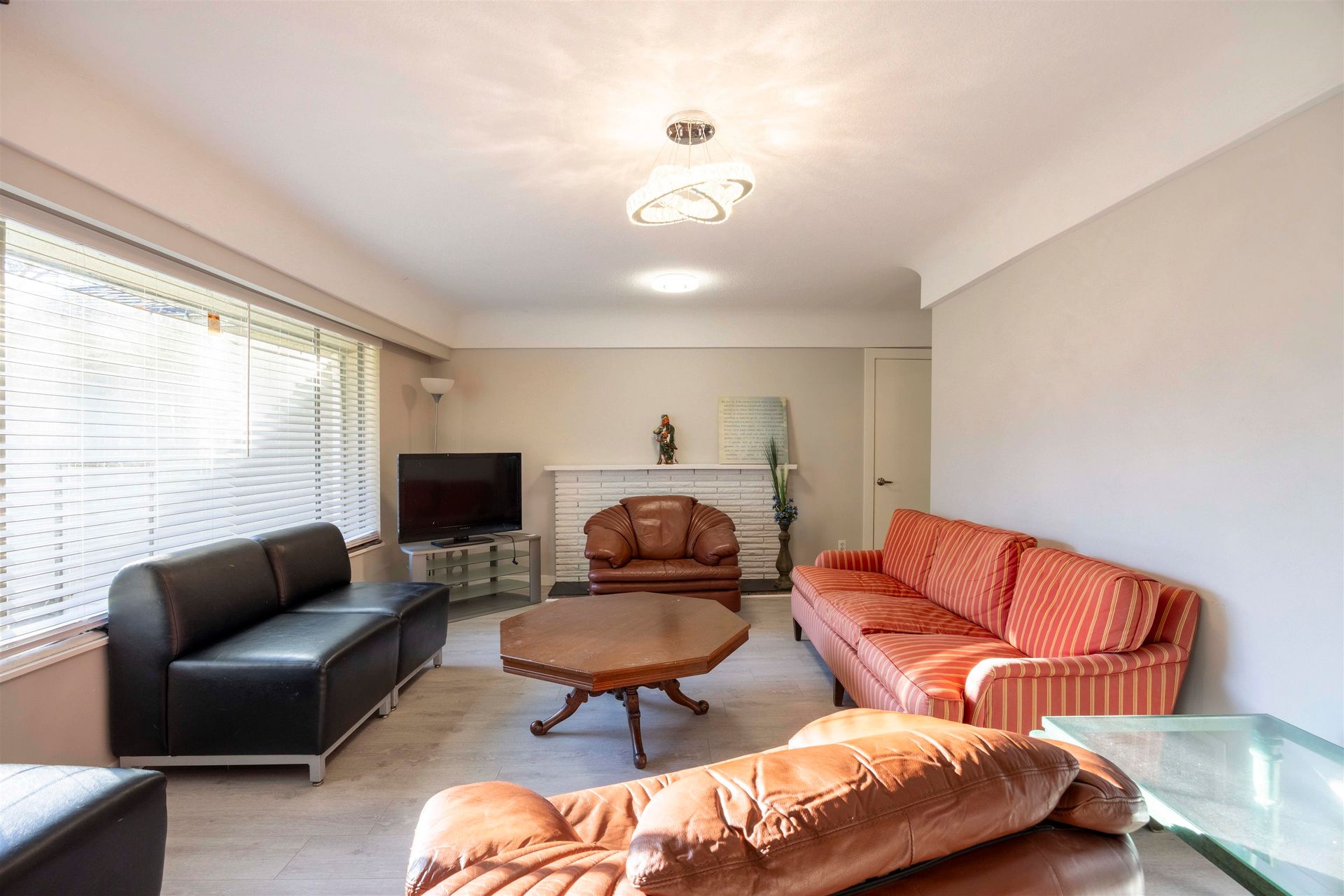 10291 Caithcart Road4