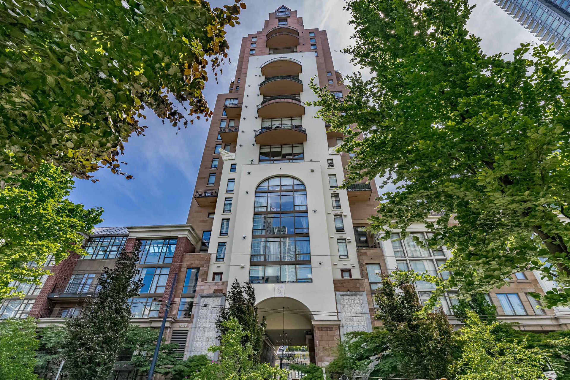 1280-richards-street-yaletown-vancouver-west-03.jpg