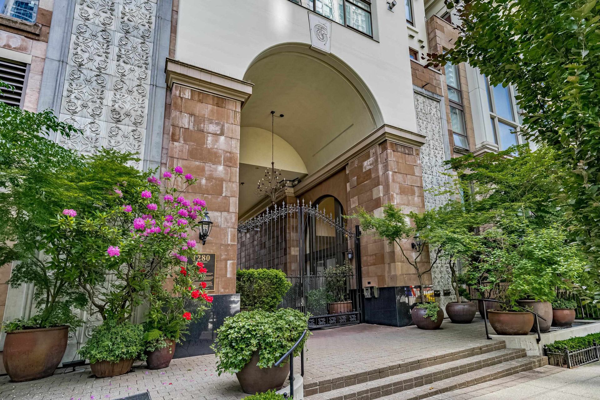 1280-richards-street-yaletown-vancouver-west-04.jpg