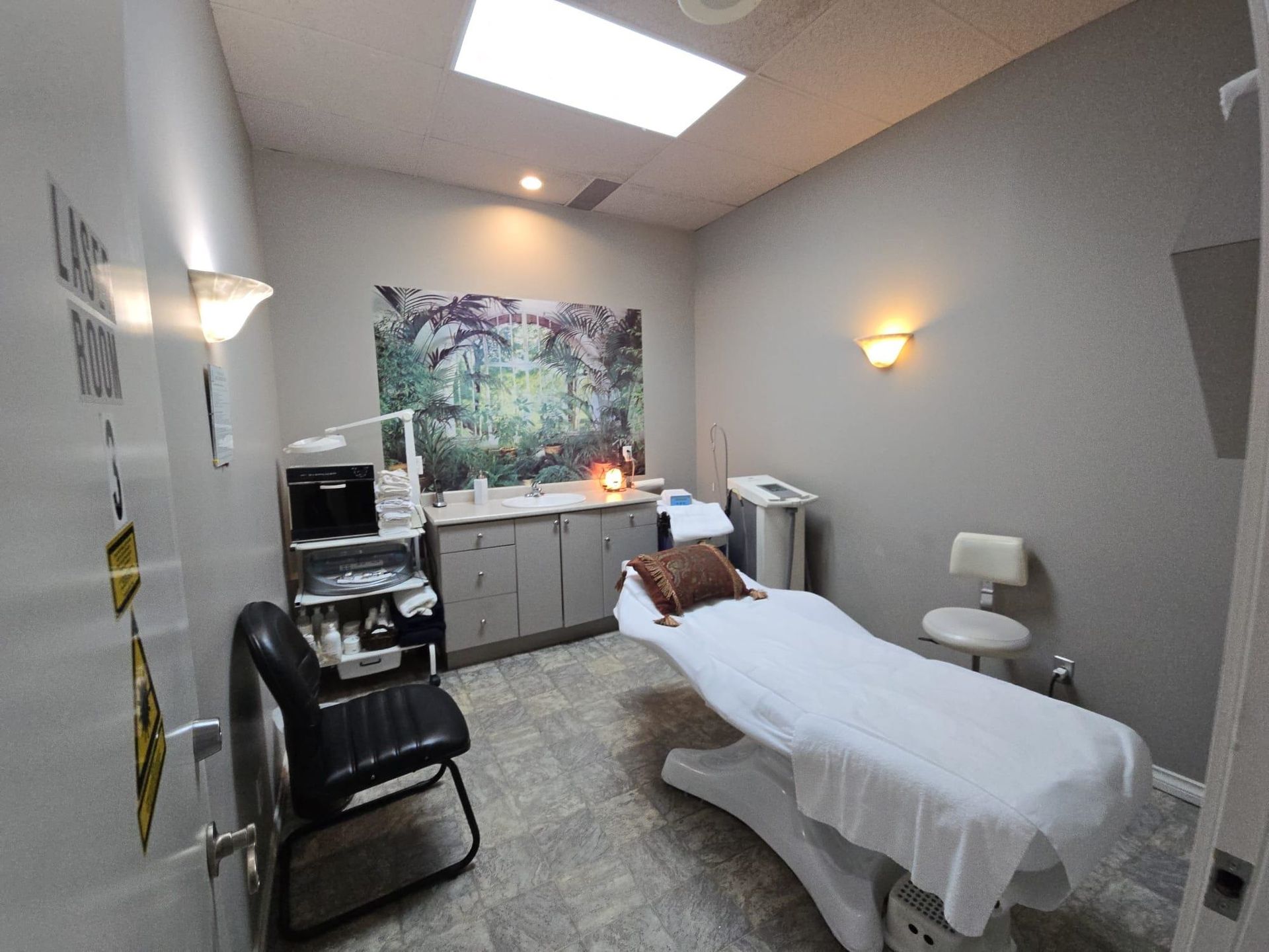 Photo 6 at 4929 Main Street, Main, Vancouver East Photo 6 at 4929 Main Street, Main, Vancouver East