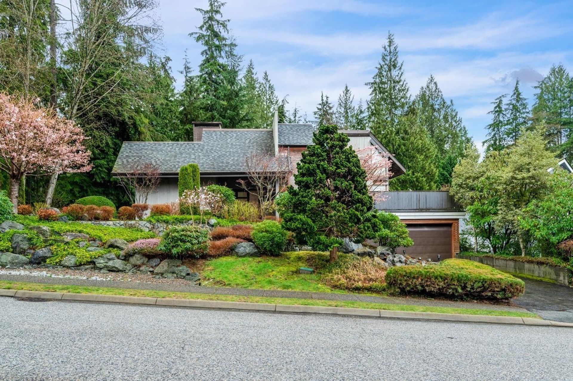 5344 Cliffridge Avenue, Canyon Heights NV, North Vancouver photo number 2 5344 Cliffridge Avenue, Canyon Heights NV, North Vancouver photo number 2