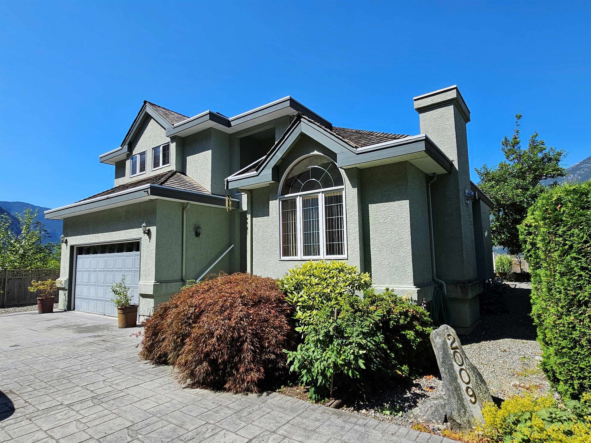 2009 Cliffside Lane1