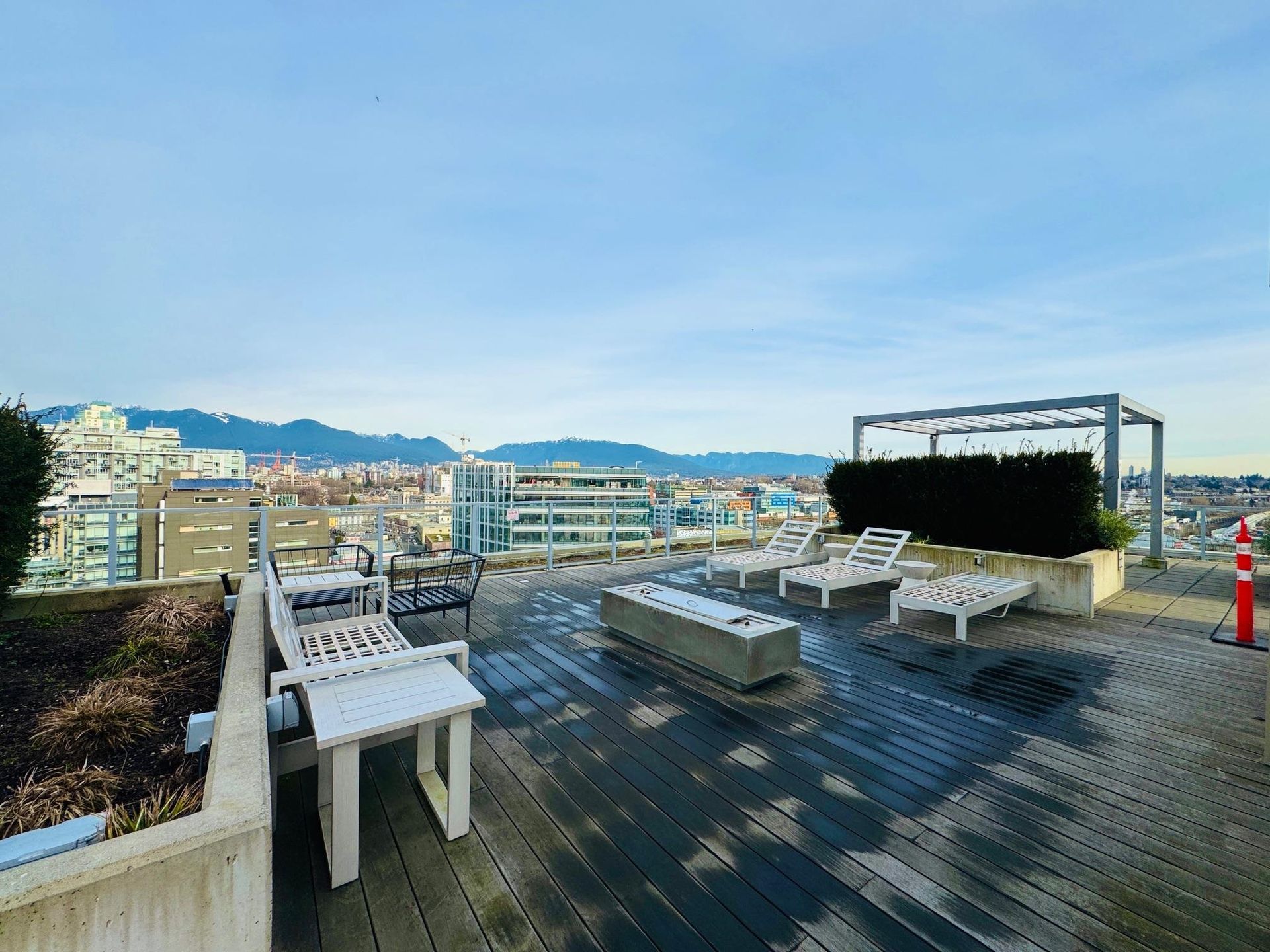 180-e-2nd-avenue-mount-pleasant-ve-vancouver-east-03.jpg