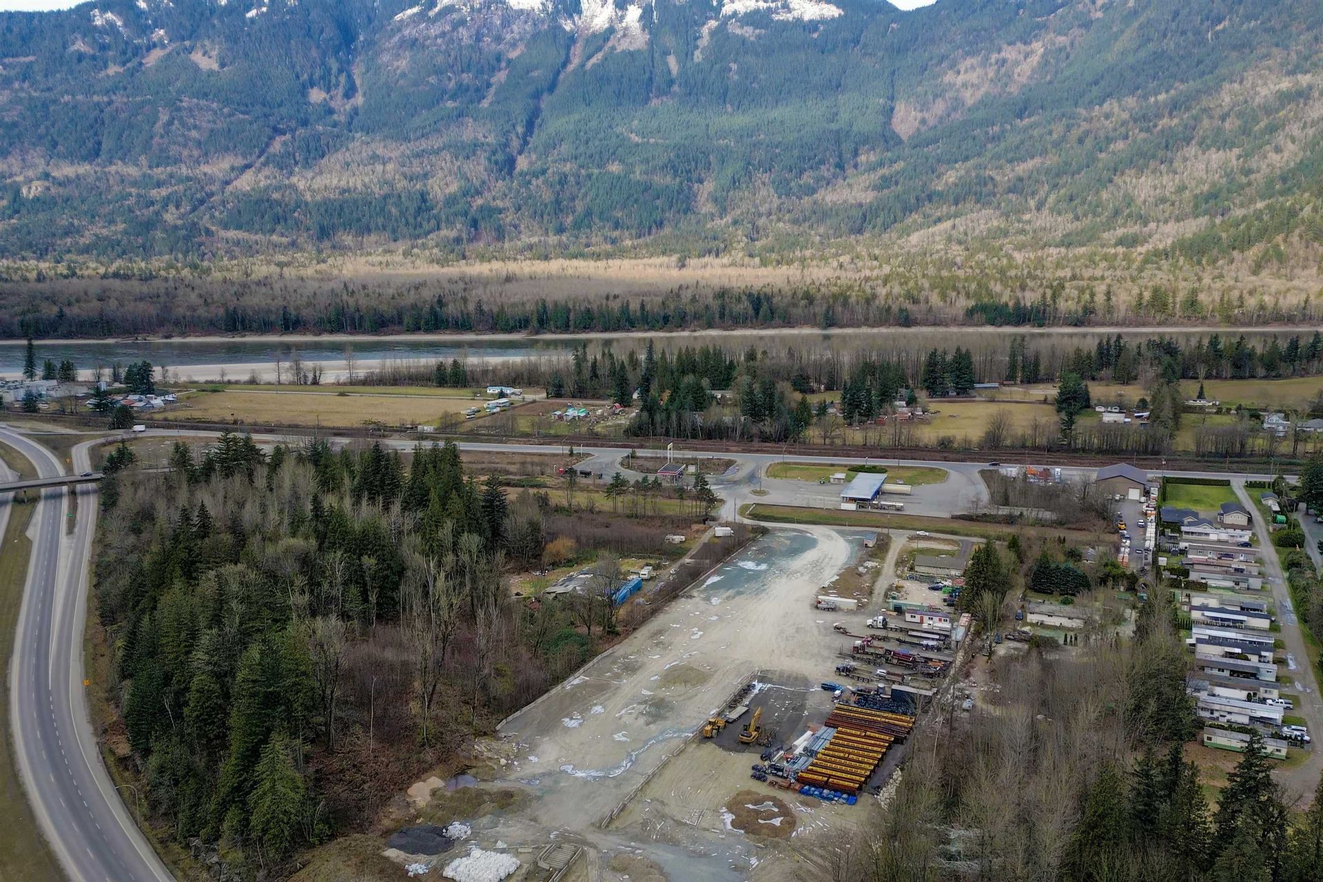 Photo 7 at 1 - 61934 Estell Road, Hope, Hope & Area Photo 7 at 1 - 61934 Estell Road, Hope, Hope & Area