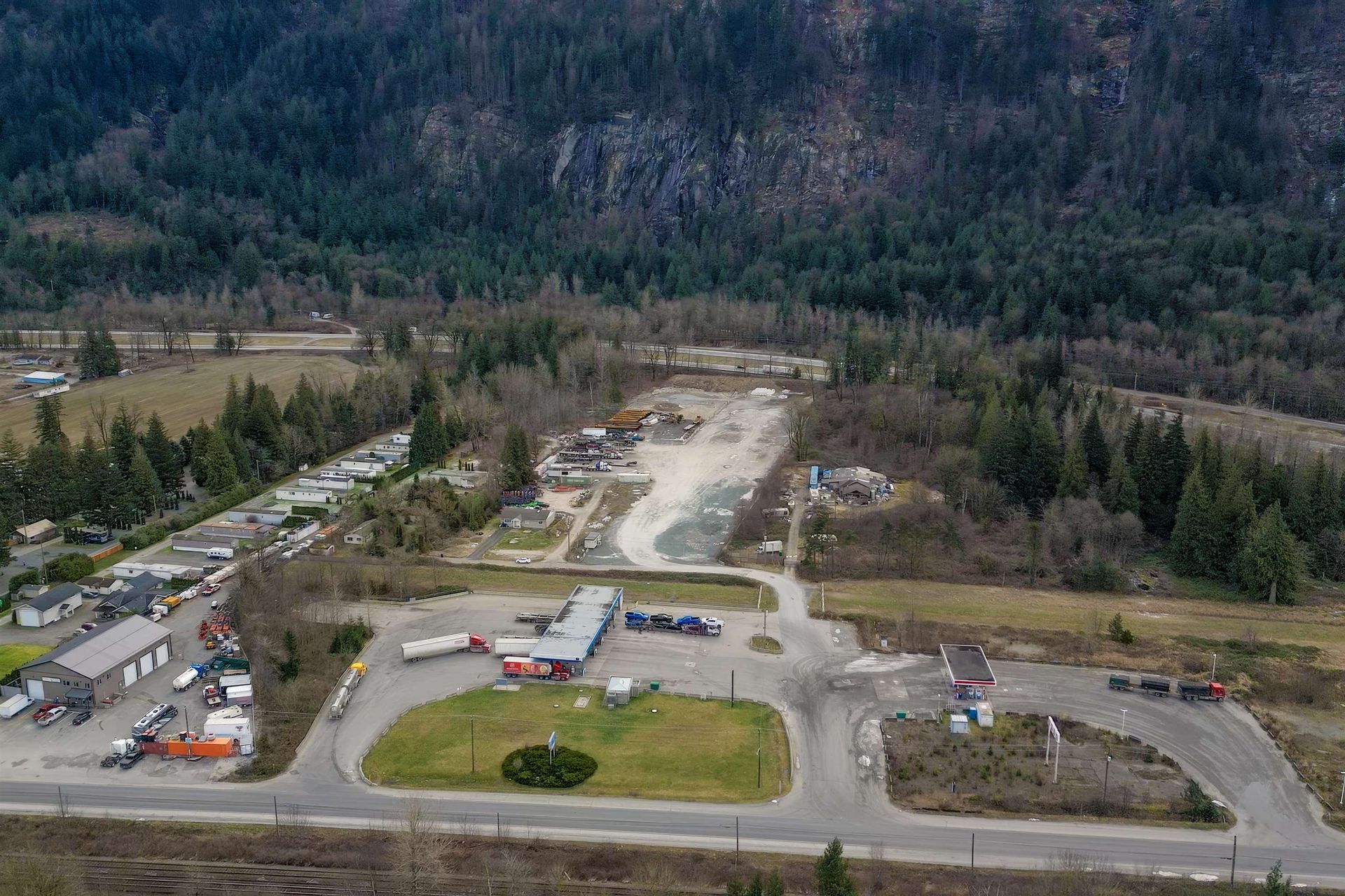 Photo 9 at 1 - 61934 Estell Road, Hope, Hope & Area Photo 9 at 1 - 61934 Estell Road, Hope, Hope & Area