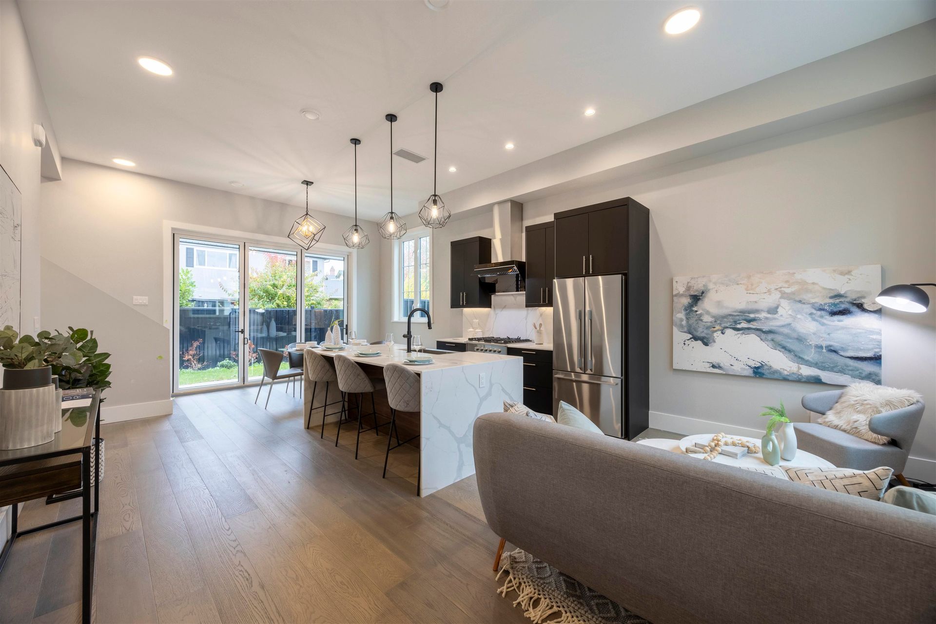 4 - 9500 Garden City Road1