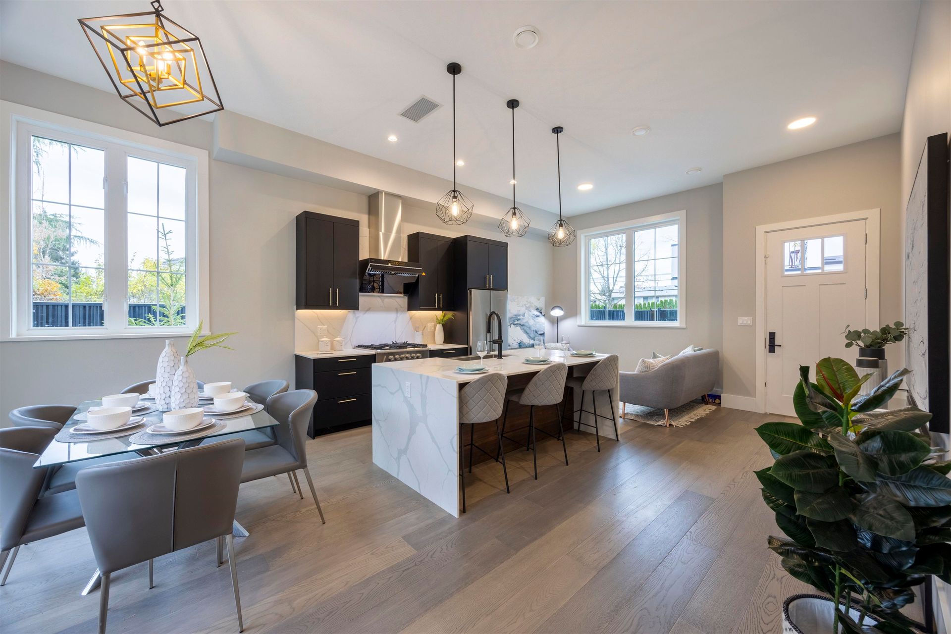 4 - 9500 Garden City Road4