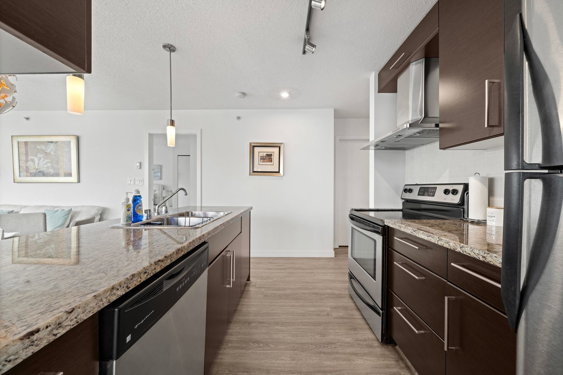 188-keefer-place-downtown-vw-vancouver-west-02.jpg