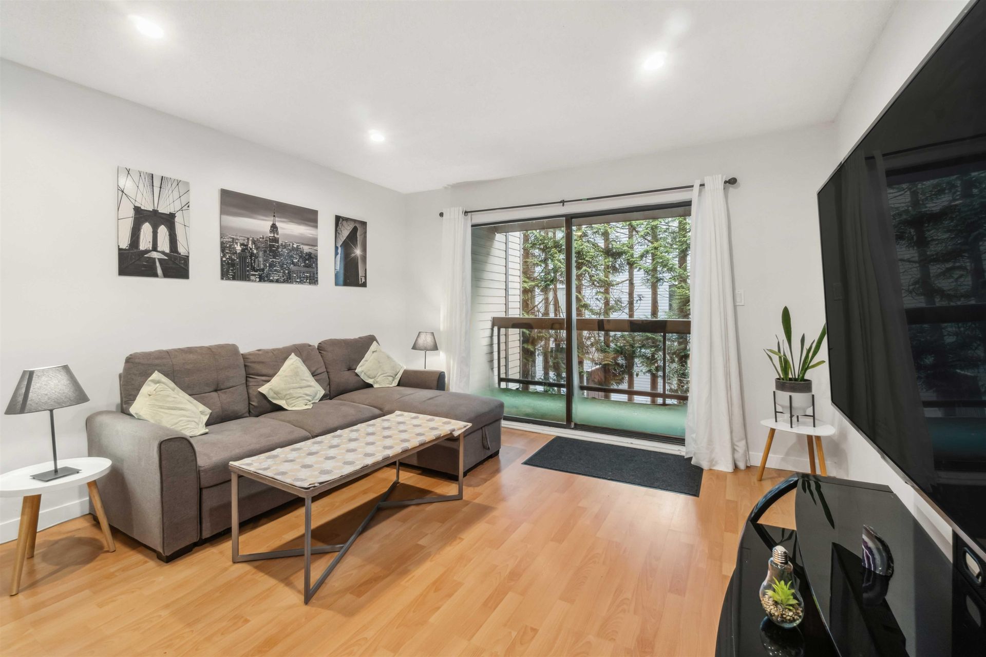 203 - 6105 Kingsway4
