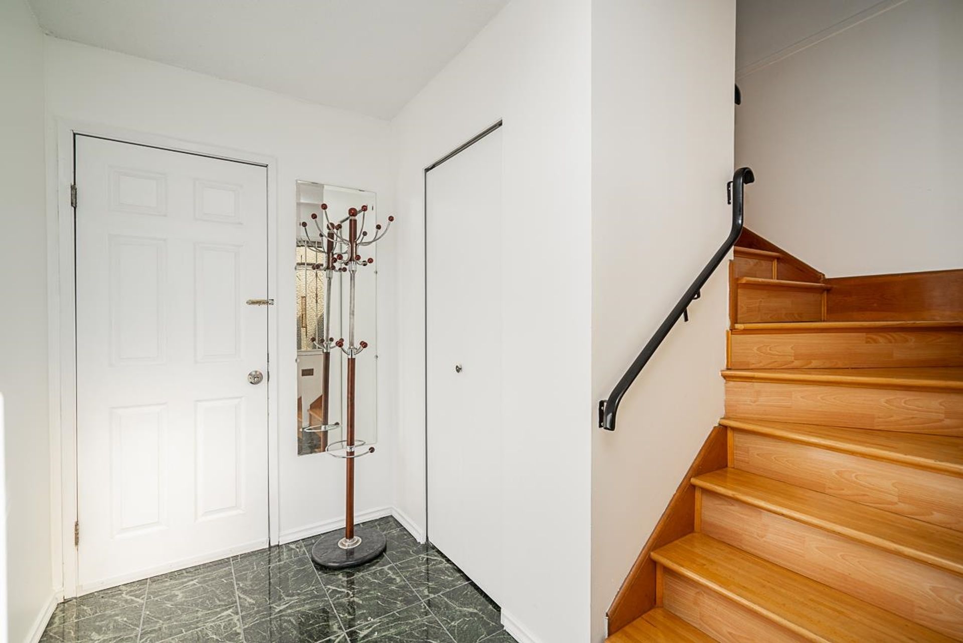 1283-e-59th-avenue-south-vancouver-vancouver-east-05.jpg