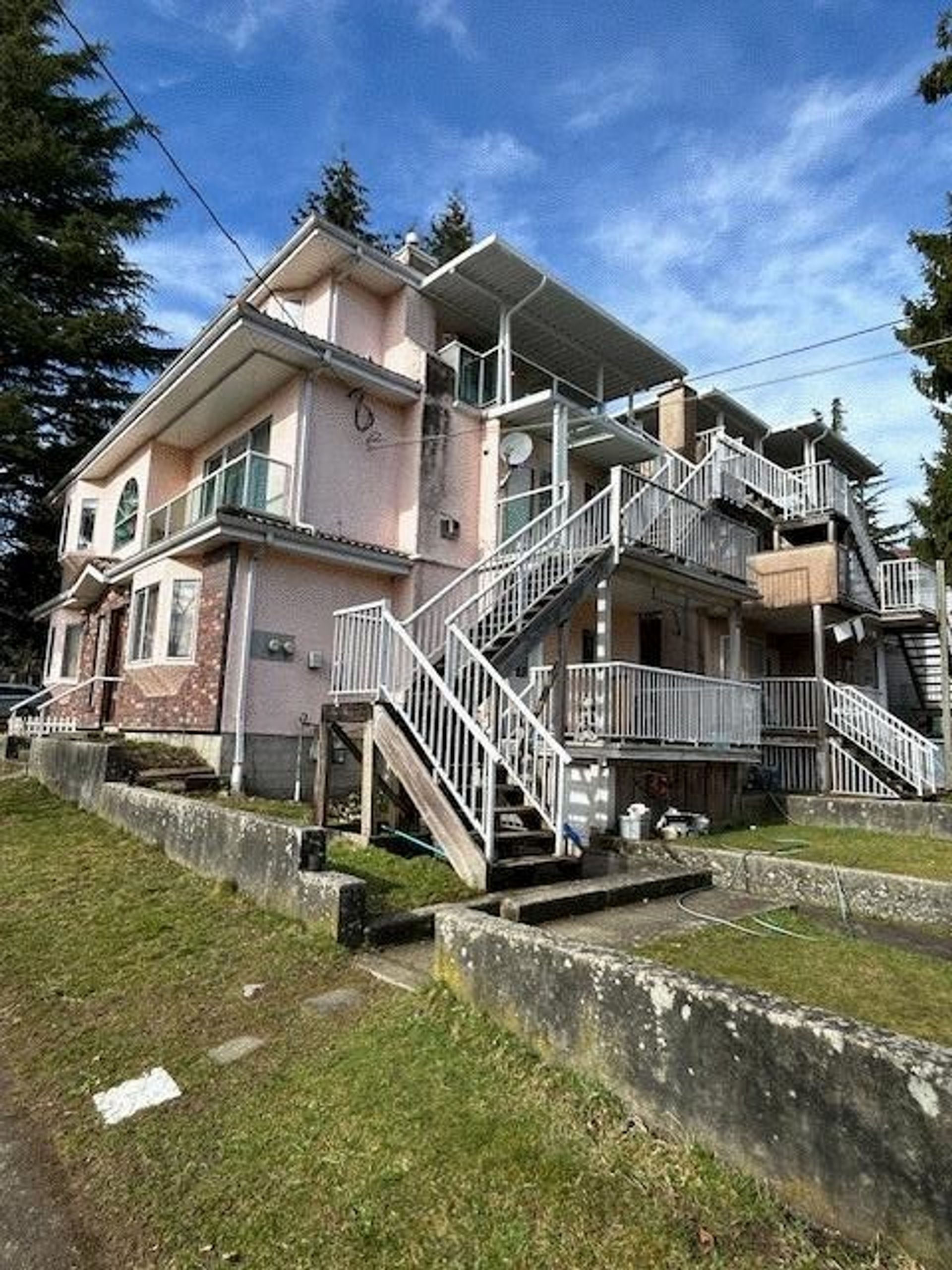 3-e-43rd-avenue-main-vancouver-east-02.jpg