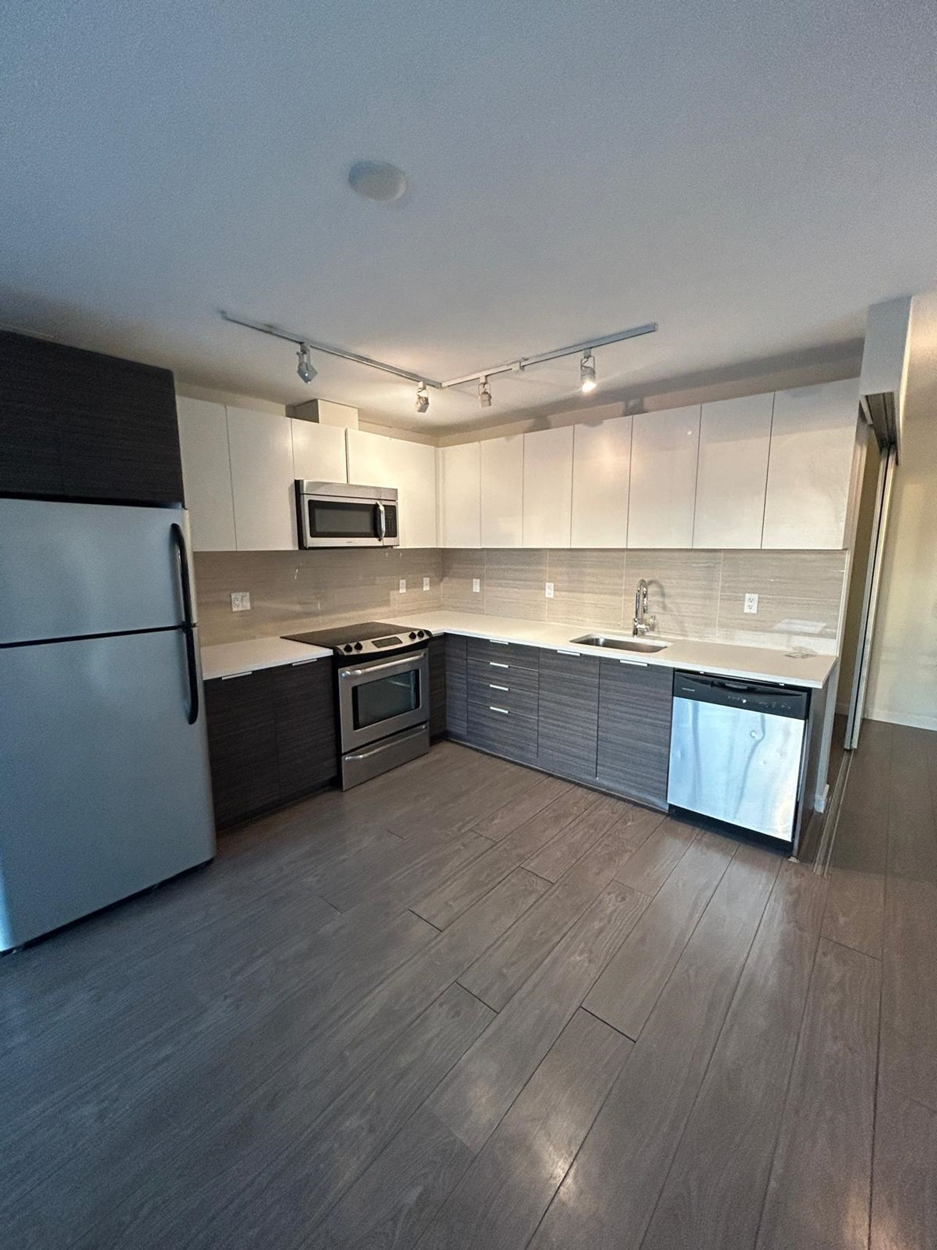 Photo 5 at 909 - 13303 Central Avenue, Whalley, North Surrey Photo 5 at 909 - 13303 Central Avenue, Whalley, North Surrey