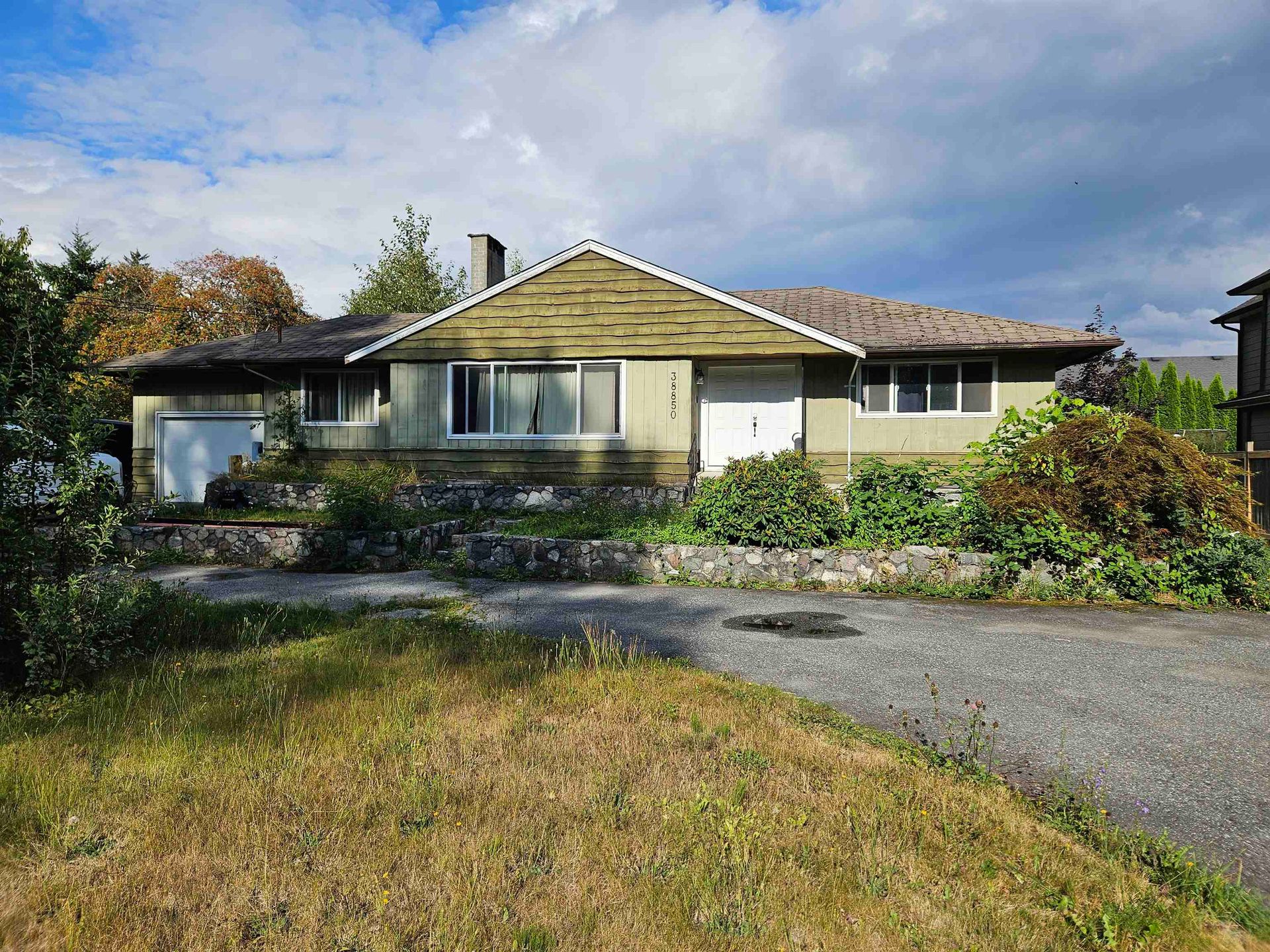 Photo 2 at 38850 Buckley Avenue, Dentville, Squamish Photo 2 at 38850 Buckley Avenue, Dentville, Squamish