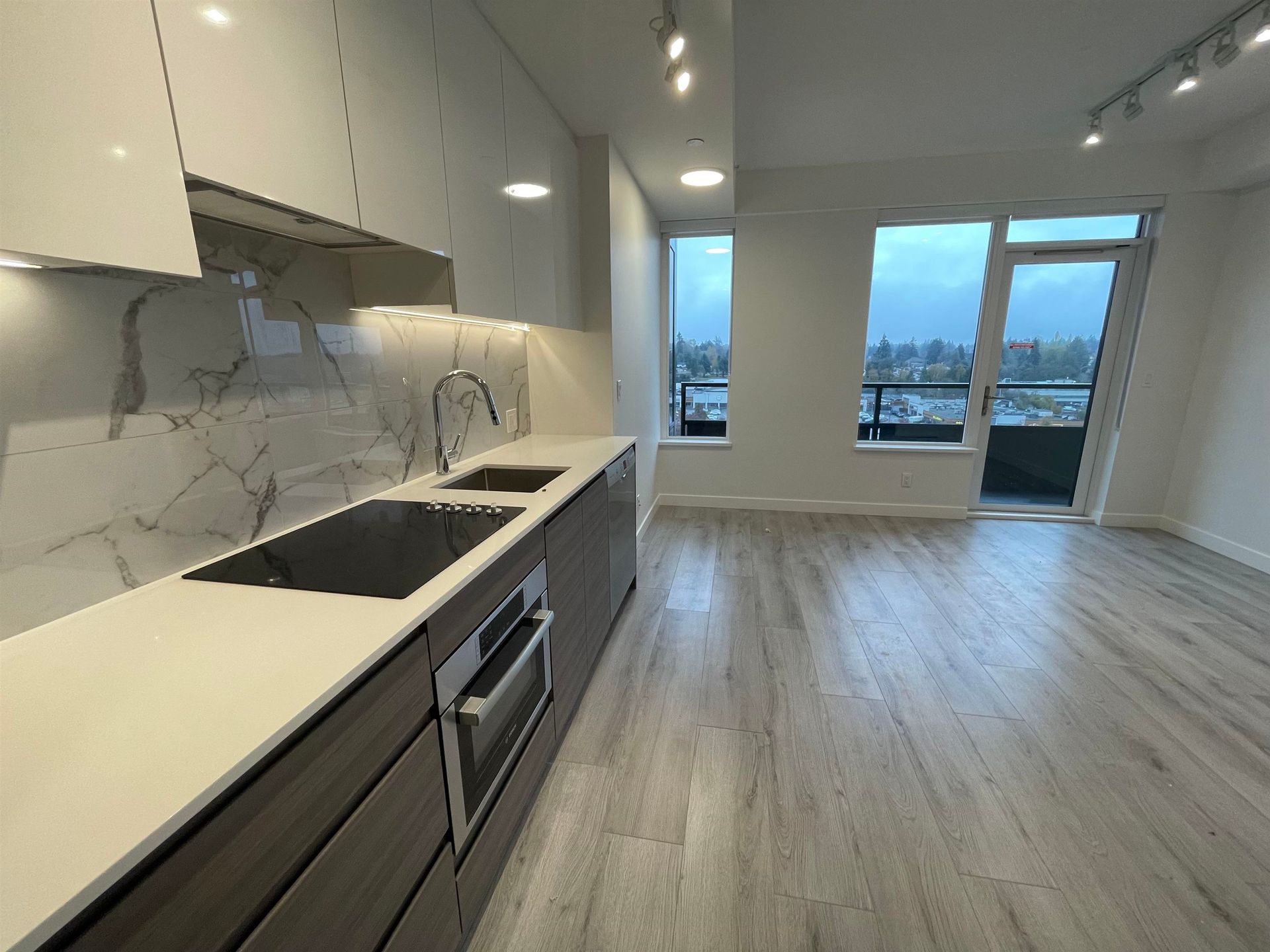 1114 - 10626 City Parkway, Whalley, North Surrey 