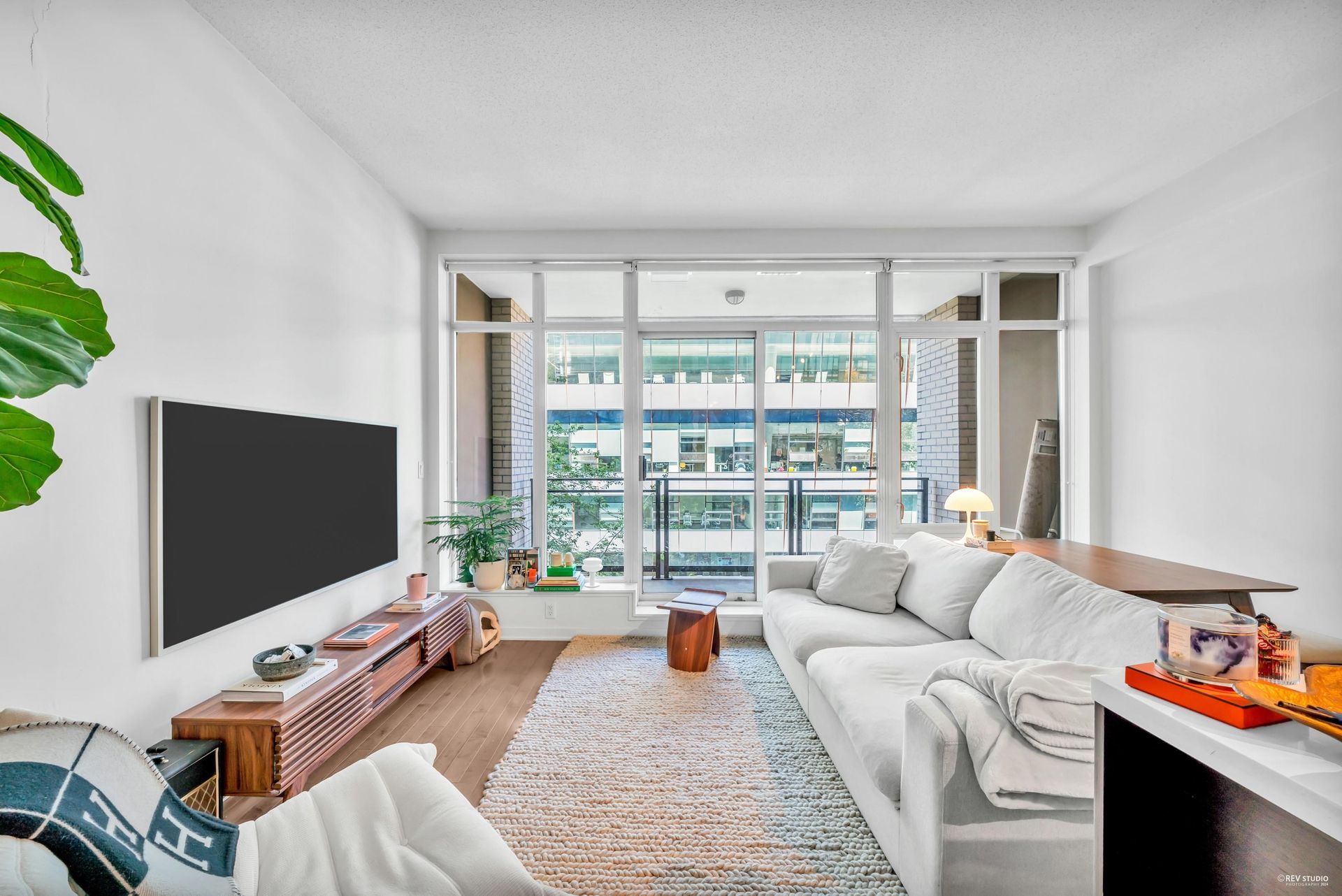 1252-hornby-street-downtown-vw-vancouver-west-02.jpg