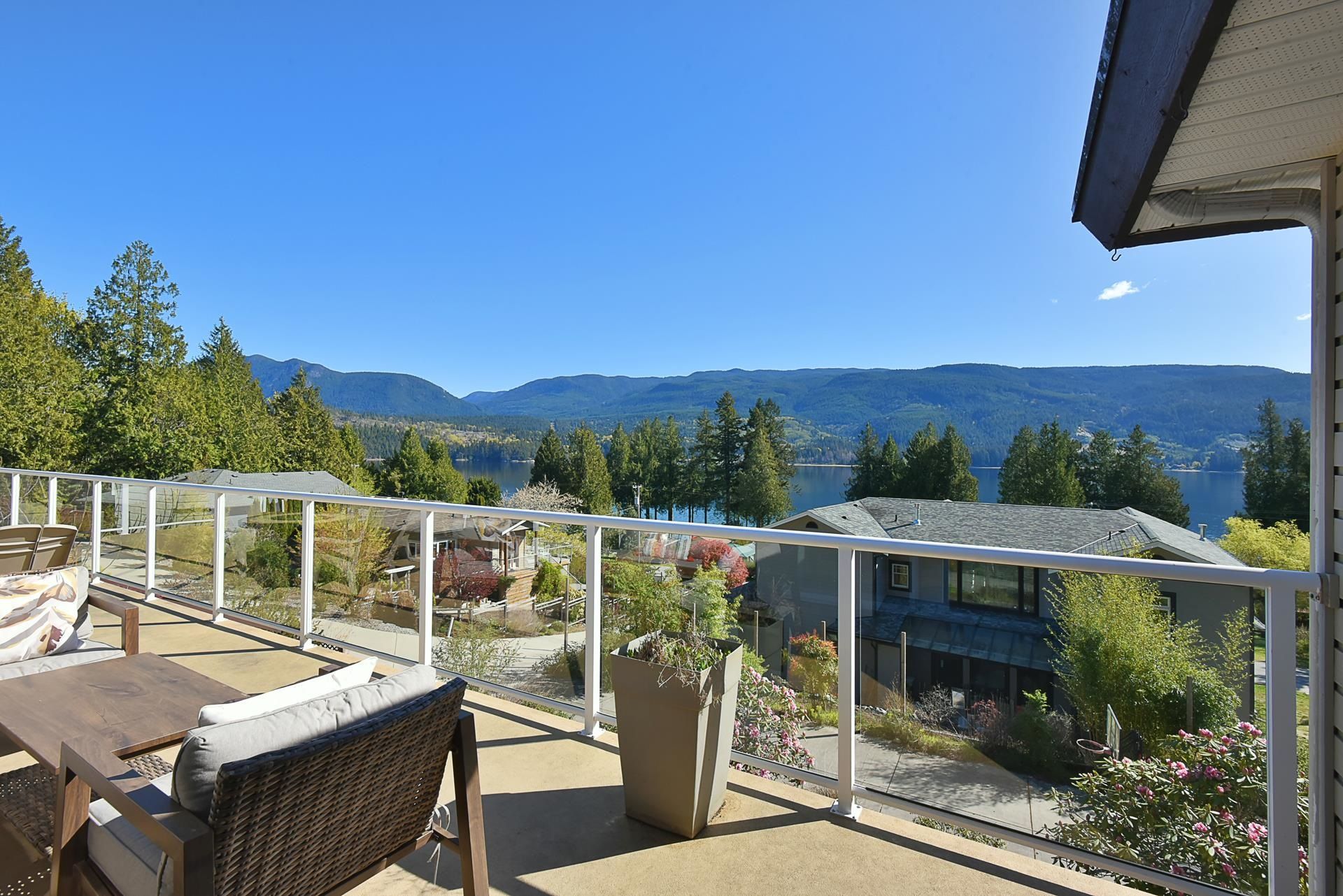 6274 Fairway Avenue, Sechelt District, Sunshine Coast photo number 2 6274 Fairway Avenue, Sechelt District, Sunshine Coast photo number 2