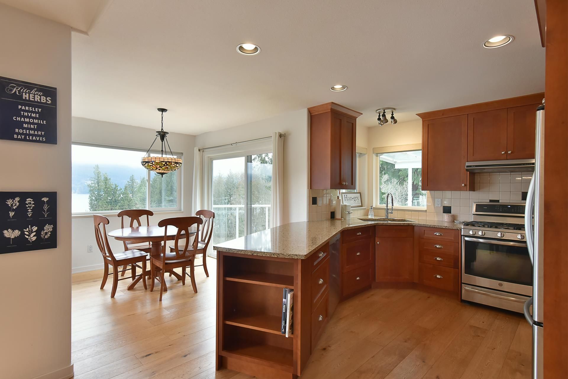 Photo 9 at 6274 Fairway Avenue, Sechelt District, Sunshine Coast Photo 9 at 6274 Fairway Avenue, Sechelt District, Sunshine Coast