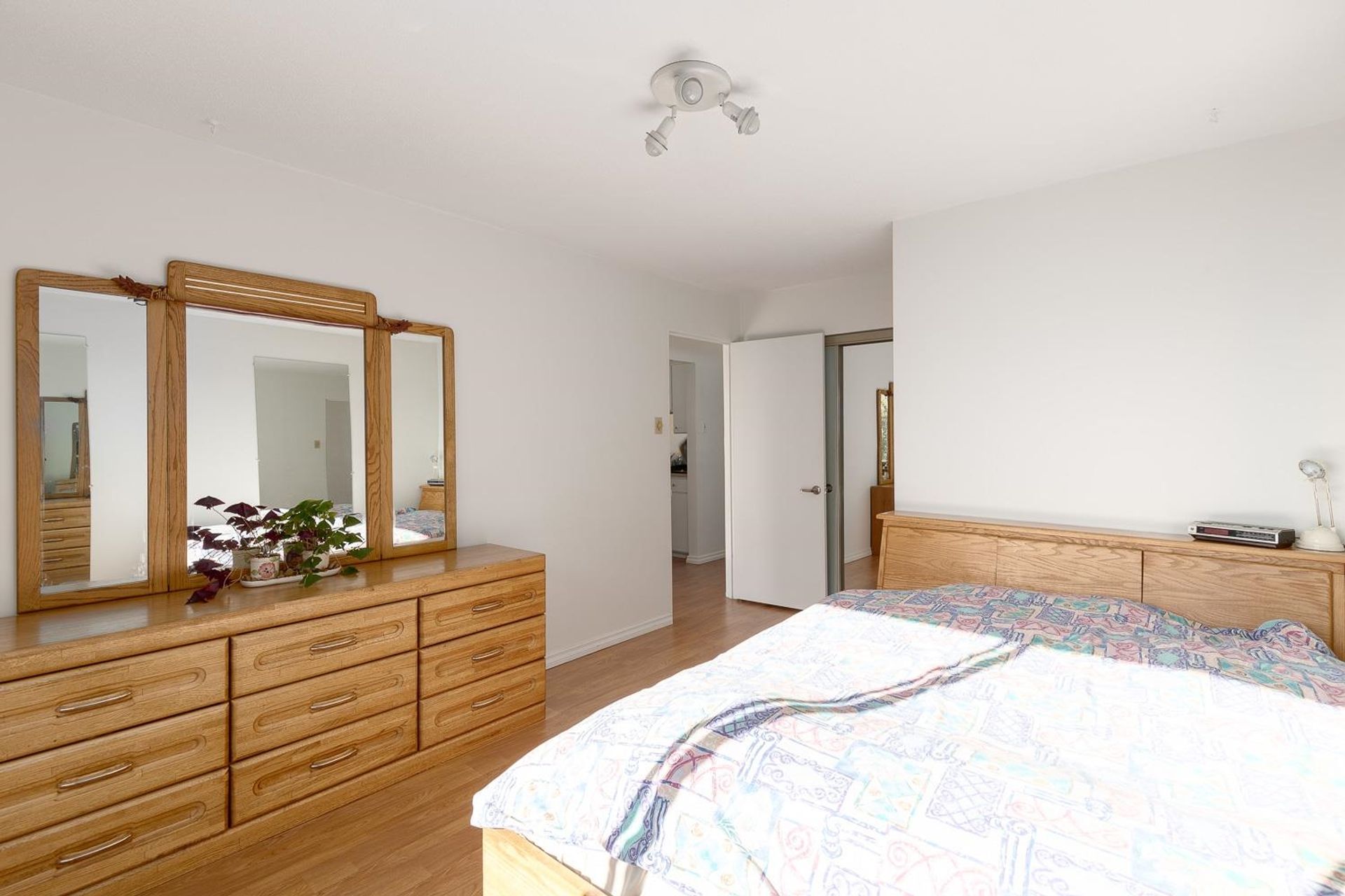 Photo 12 at 116 - 1345 Chesterfield Avenue, Central Lonsdale, North Vancouver