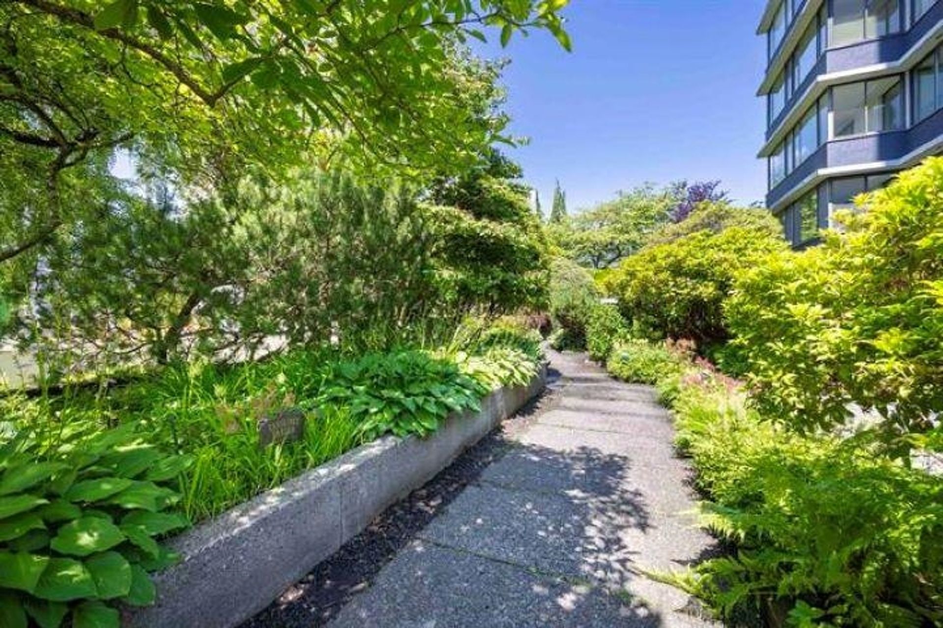 Photo 5 at 203 - 2167 Bellevue Avenue, Dundarave, West Vancouver Photo 5 at 203 - 2167 Bellevue Avenue, Dundarave, West Vancouver