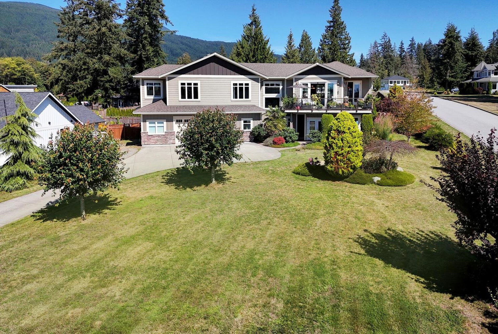 1464 Sunset Place, Gibsons & Area, Sunshine Coast photo number 2 1464 Sunset Place, Gibsons & Area, Sunshine Coast photo number 2