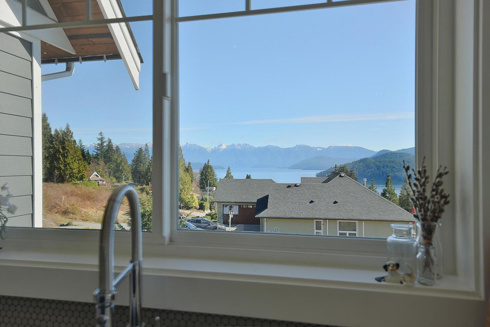 Photo 10 at 605 Woodland Avenue, Gibsons & Area, Sunshine Coast Photo 10 at 605 Woodland Avenue, Gibsons & Area, Sunshine Coast