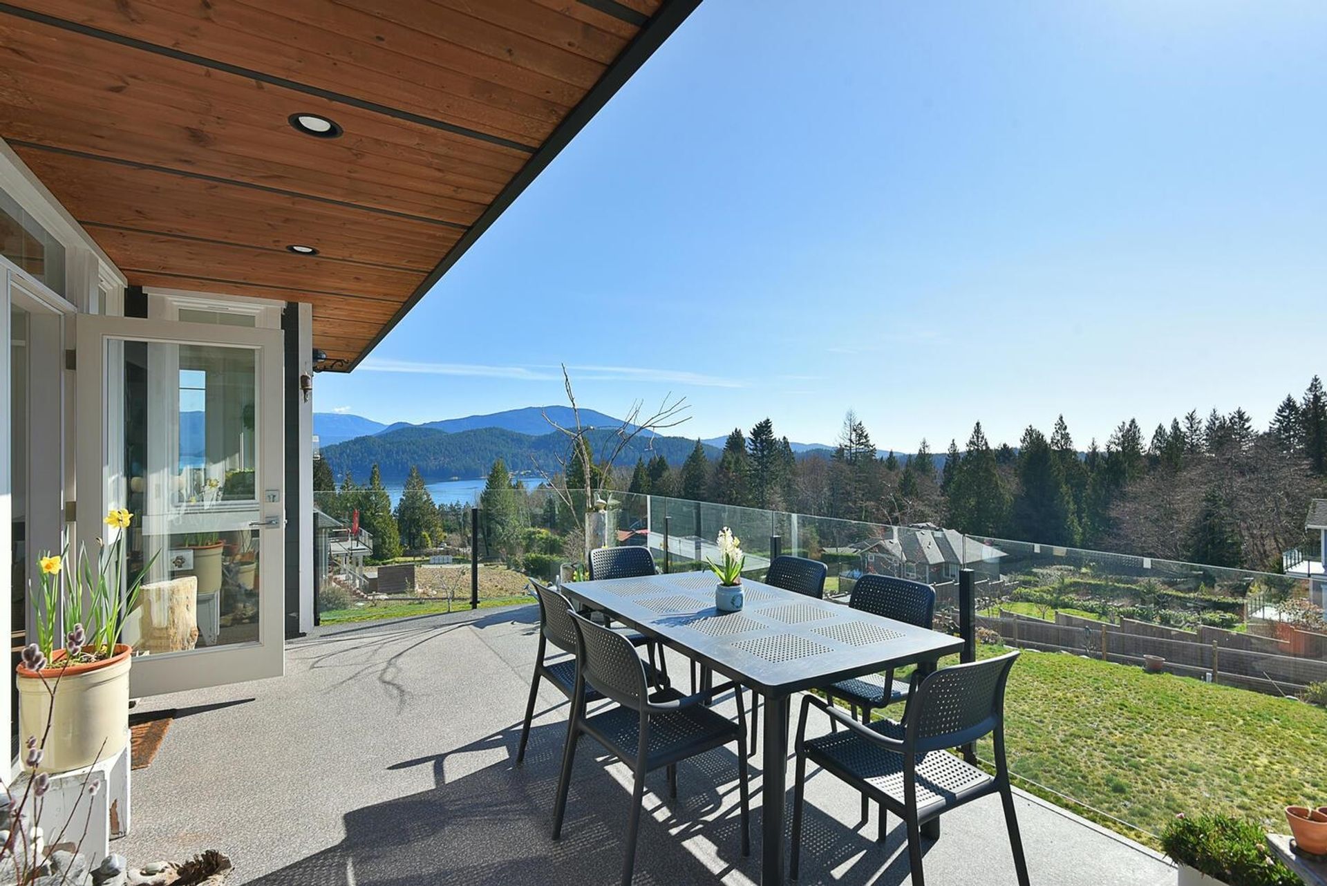 Photo 11 at 605 Woodland Avenue, Gibsons & Area, Sunshine Coast Photo 11 at 605 Woodland Avenue, Gibsons & Area, Sunshine Coast