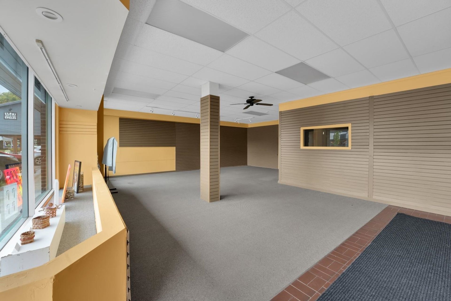 Photo 1 at Unit B - 5651 Cowrie Street, Sechelt District, Sunshine Coast Photo 1 at Unit B - 5651 Cowrie Street, Sechelt District, Sunshine Coast