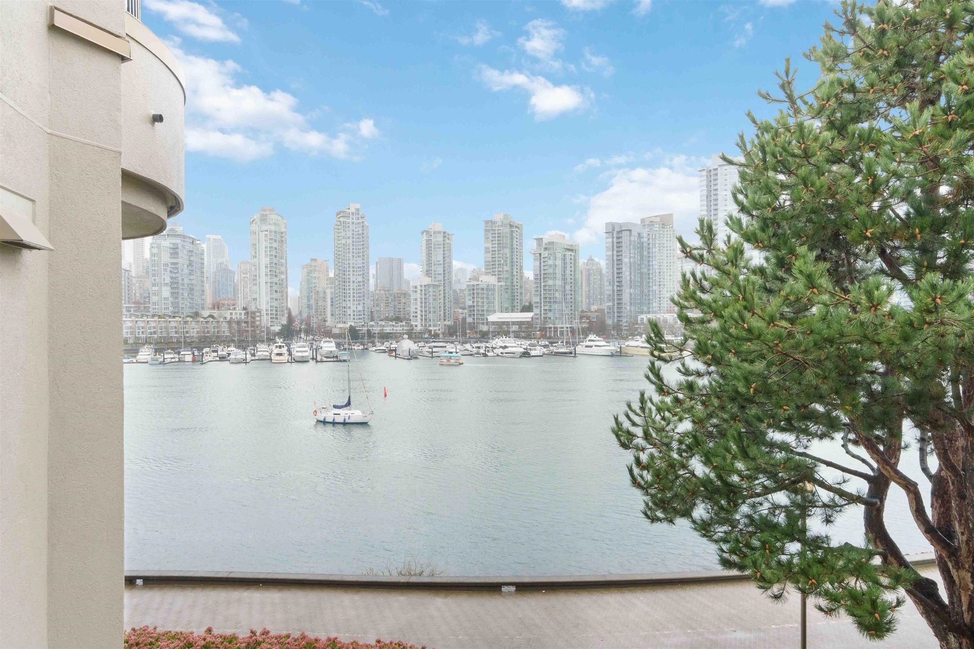 311 - 1859 Spyglass Place, False Creek, Vancouver West photo number 2 311 - 1859 Spyglass Place, False Creek, Vancouver West photo number 2
