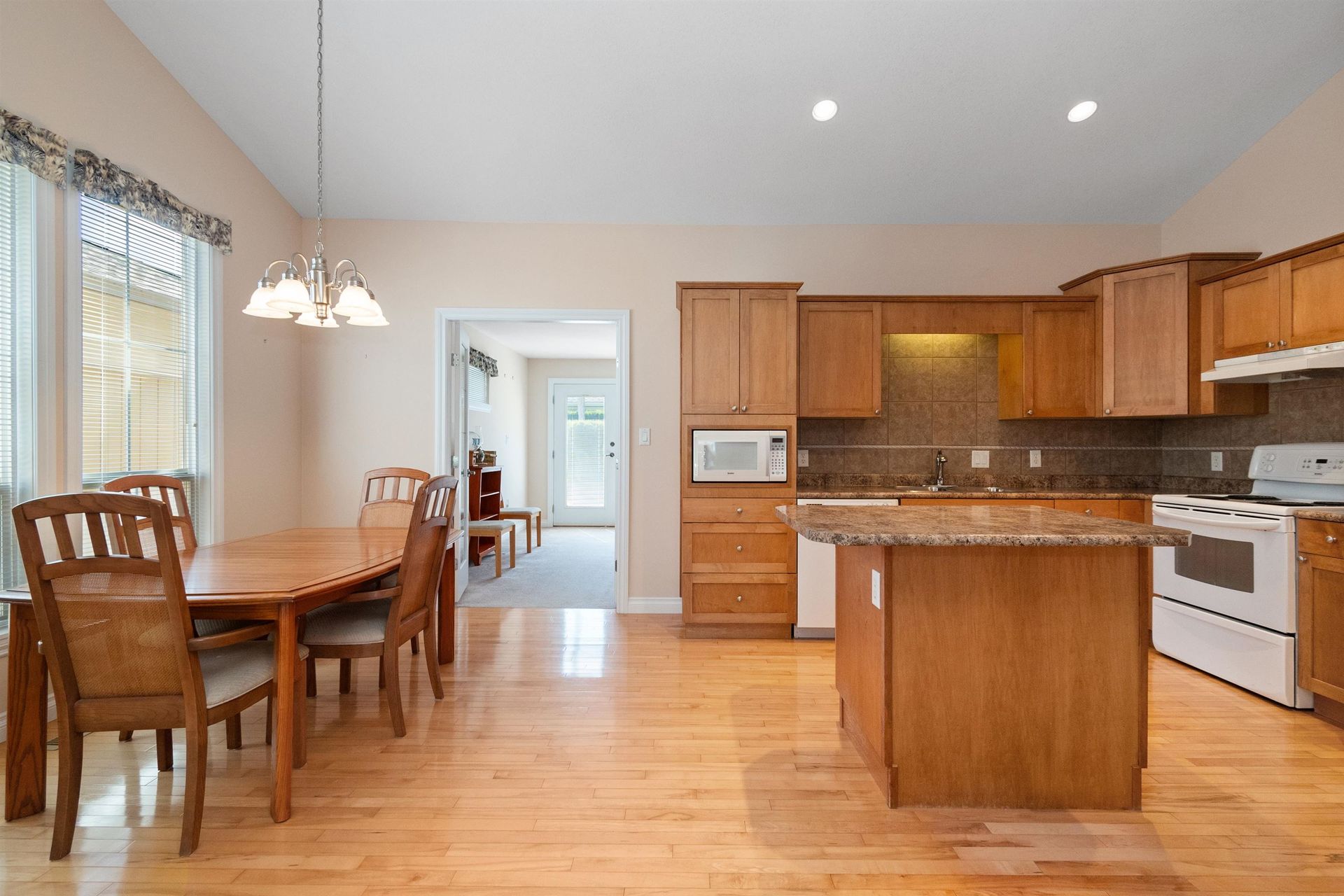 Photo 6 at 3 - 648 Coquihalla Street, Hope, Hope & Area Photo 6 at 3 - 648 Coquihalla Street, Hope, Hope & Area