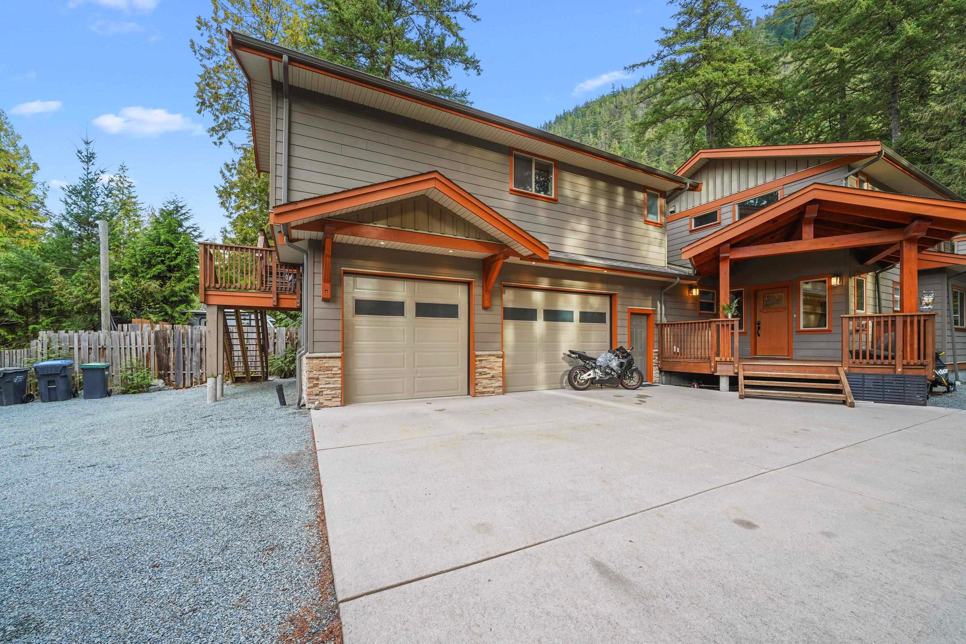 Photo 3 at 1782 Depot Road, Tantalus, Squamish Photo 3 at 1782 Depot Road, Tantalus, Squamish