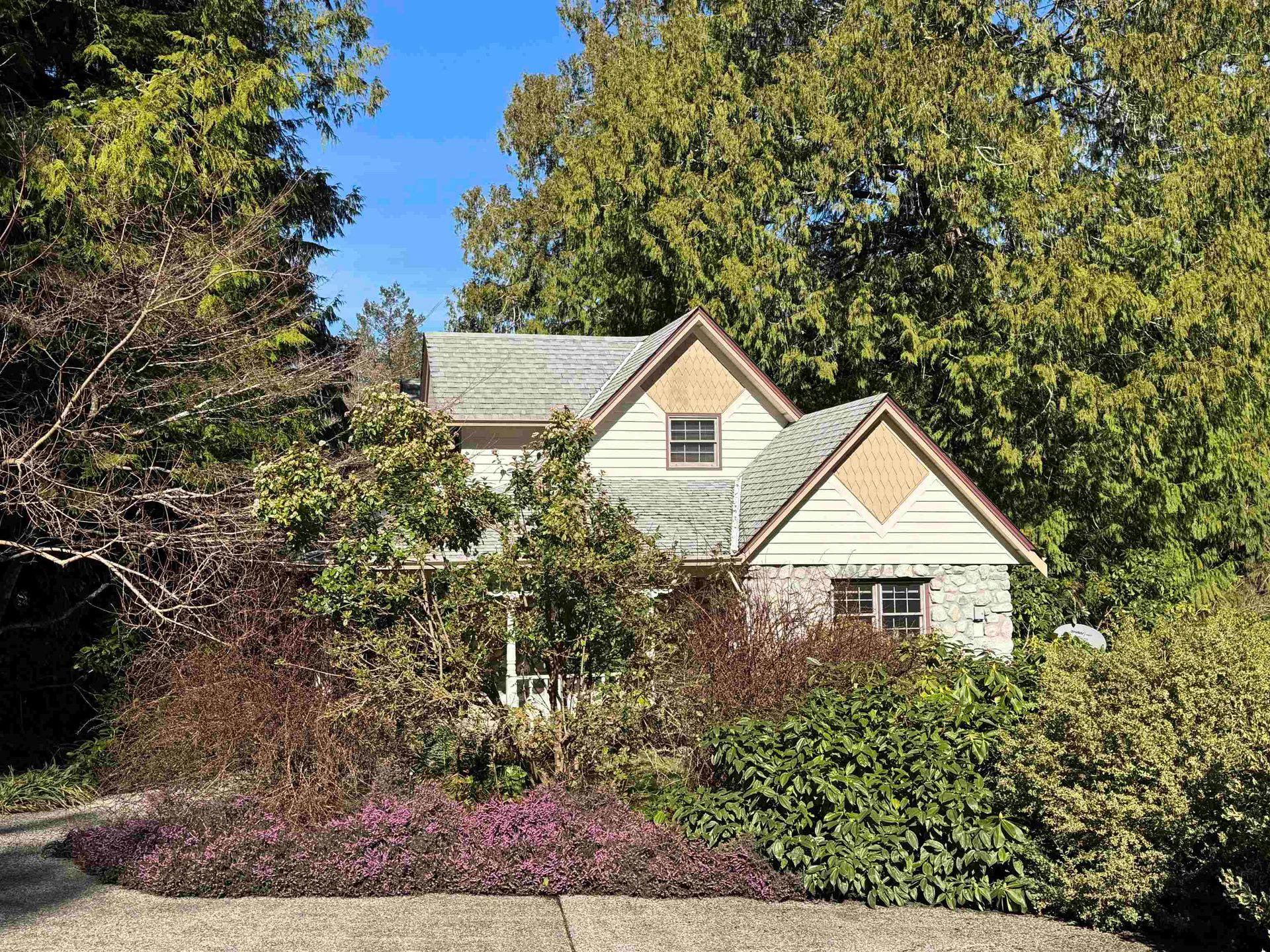 Photo 3 at 5487 Brooks Road, Halfmn Bay Secret Cv Redroofs, Sunshine Coast Photo 3 at 5487 Brooks Road, Halfmn Bay Secret Cv Redroofs, Sunshine Coast