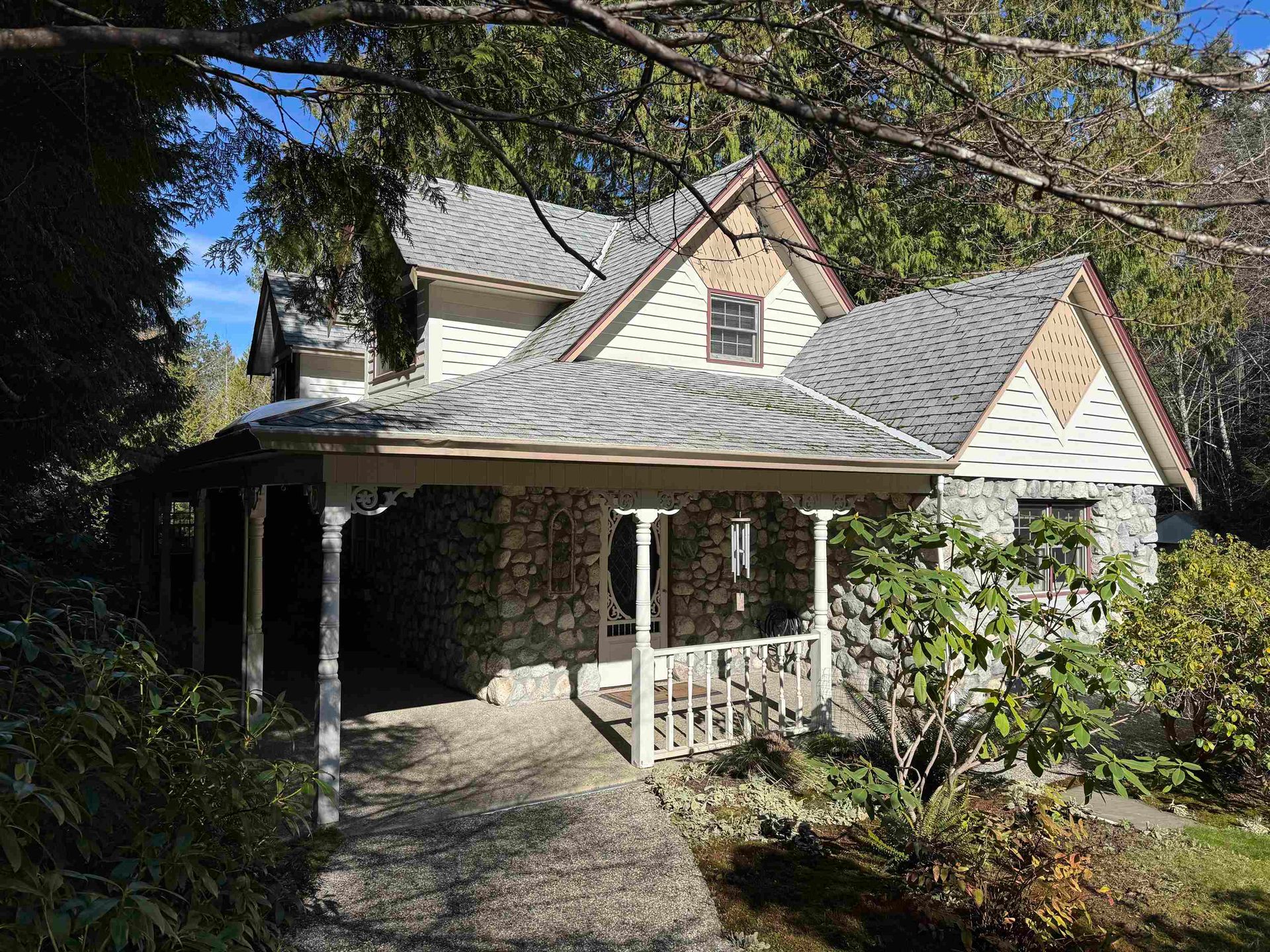 Photo 4 at 5487 Brooks Road, Halfmn Bay Secret Cv Redroofs, Sunshine Coast Photo 4 at 5487 Brooks Road, Halfmn Bay Secret Cv Redroofs, Sunshine Coast