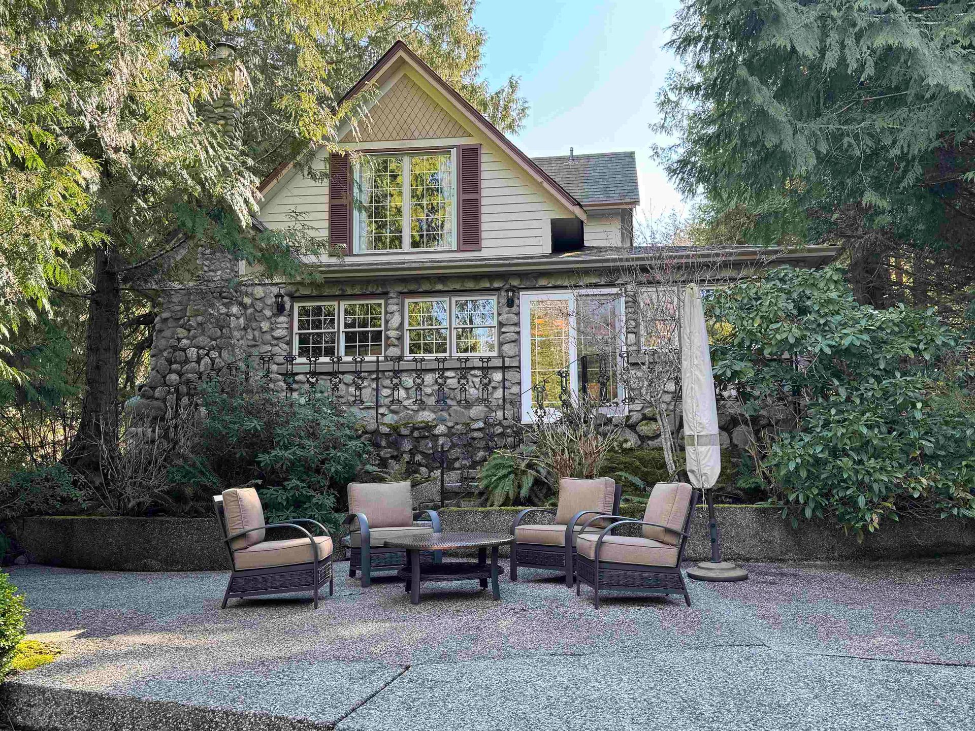Photo 5 at 5487 Brooks Road, Halfmn Bay Secret Cv Redroofs, Sunshine Coast Photo 5 at 5487 Brooks Road, Halfmn Bay Secret Cv Redroofs, Sunshine Coast