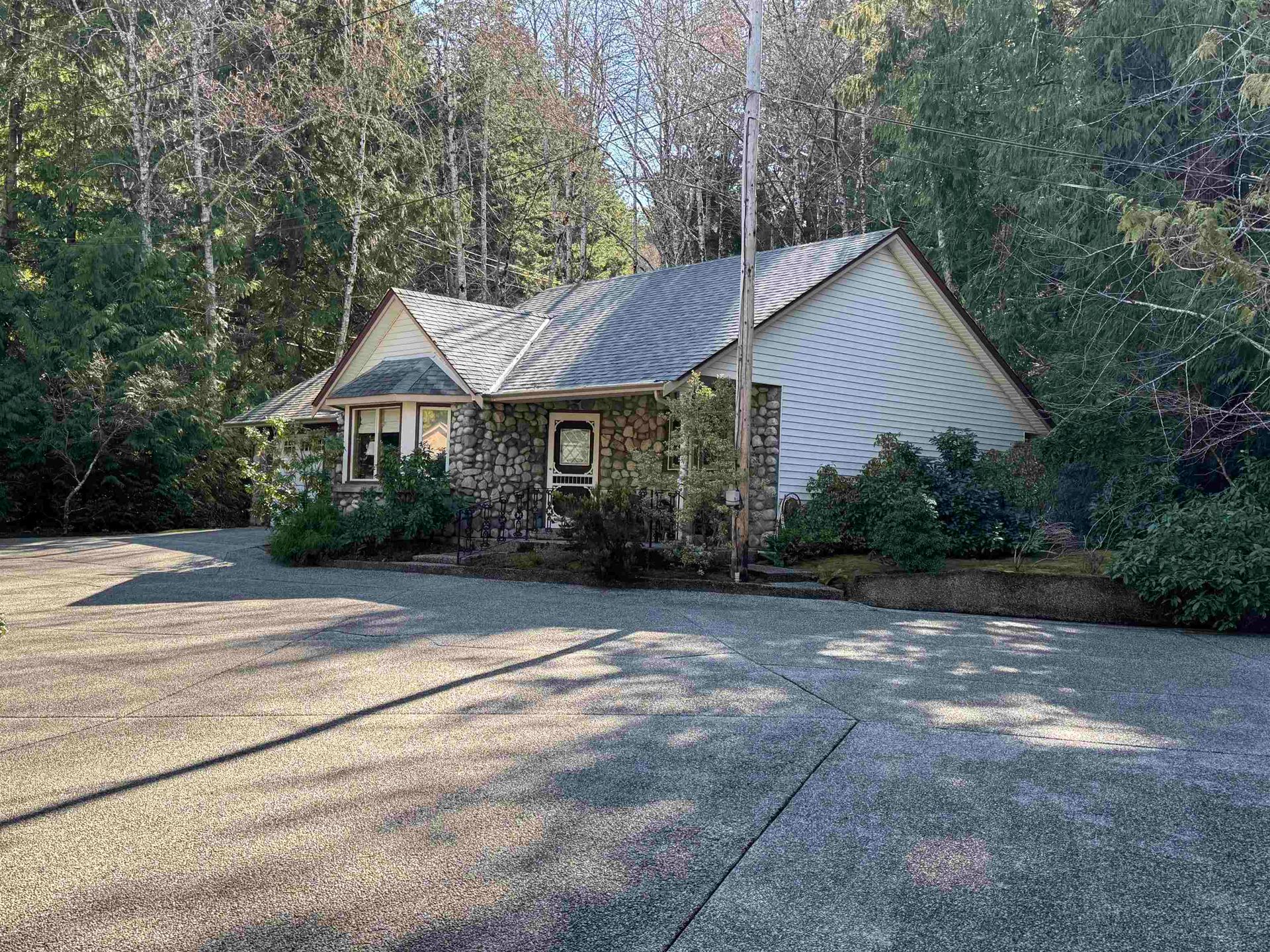 Photo 11 at 5487 Brooks Road, Halfmn Bay Secret Cv Redroofs, Sunshine Coast Photo 11 at 5487 Brooks Road, Halfmn Bay Secret Cv Redroofs, Sunshine Coast