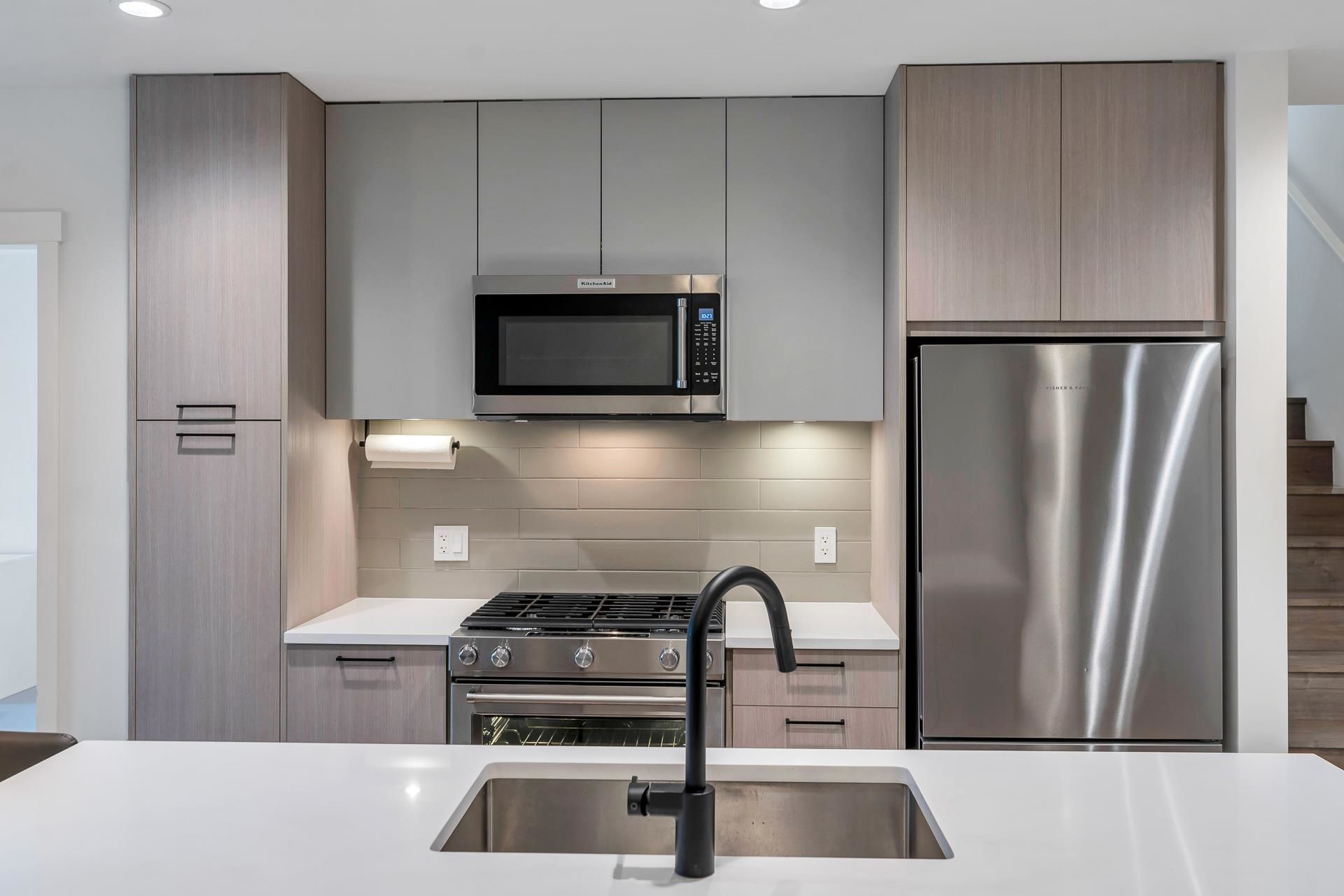 611 - 707 Como Lake Avenue3