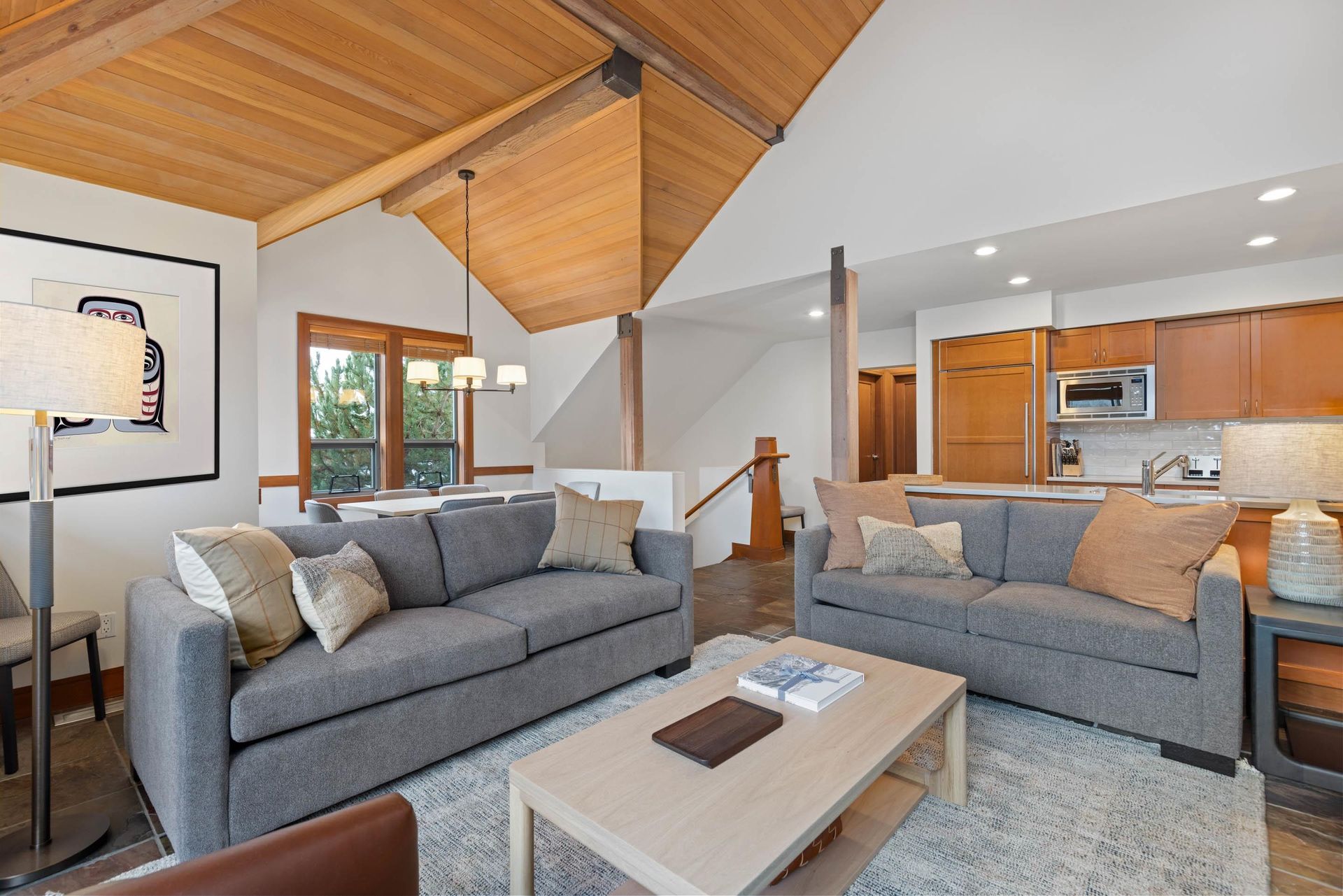 4847-casabella-crescent-whistler-village-whistler-05.jpg