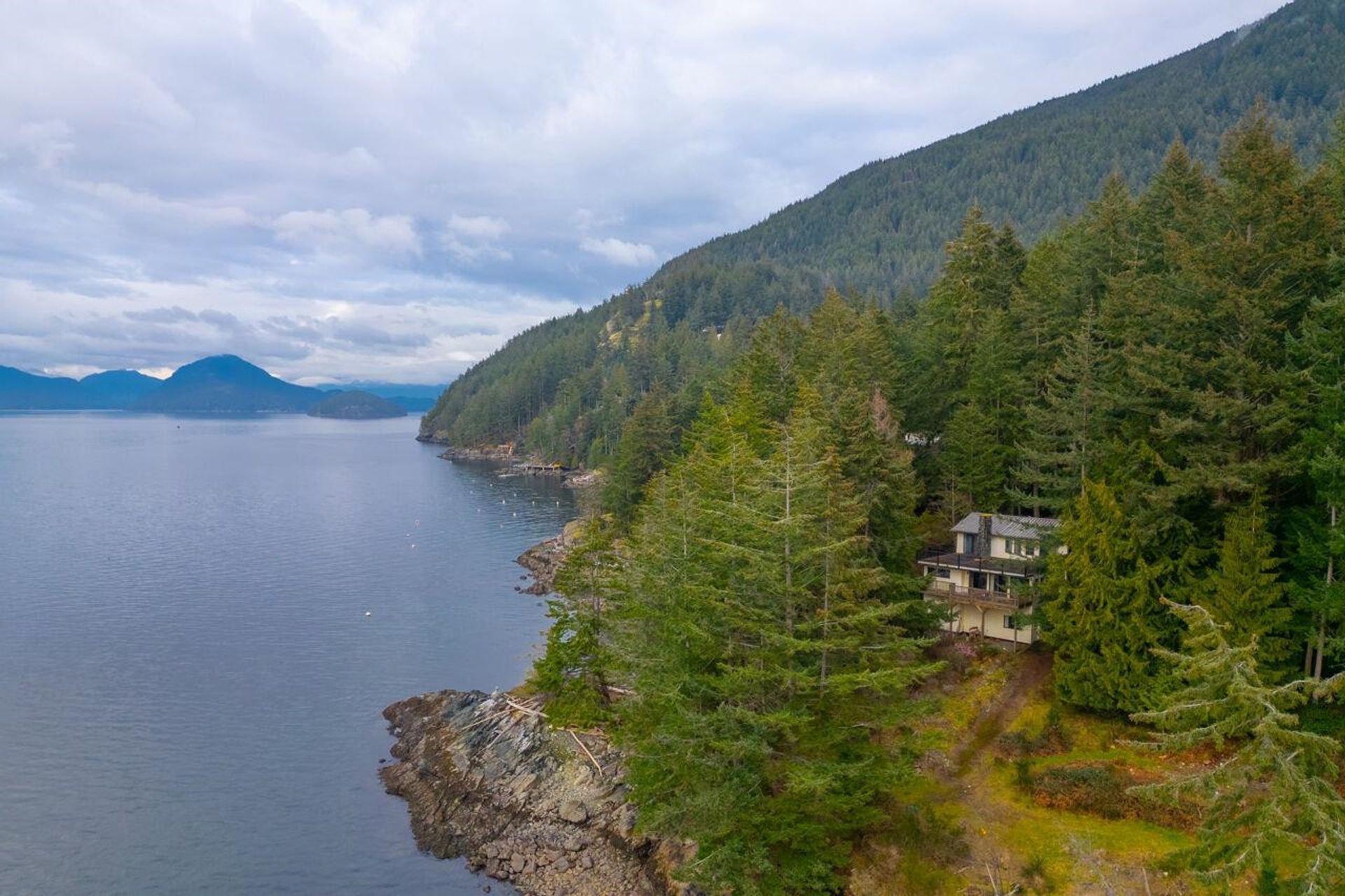 908 Clipper Place, Bowen Island by Jordan Bosa Real Estate Advisor 908 Clipper Place, Bowen Island