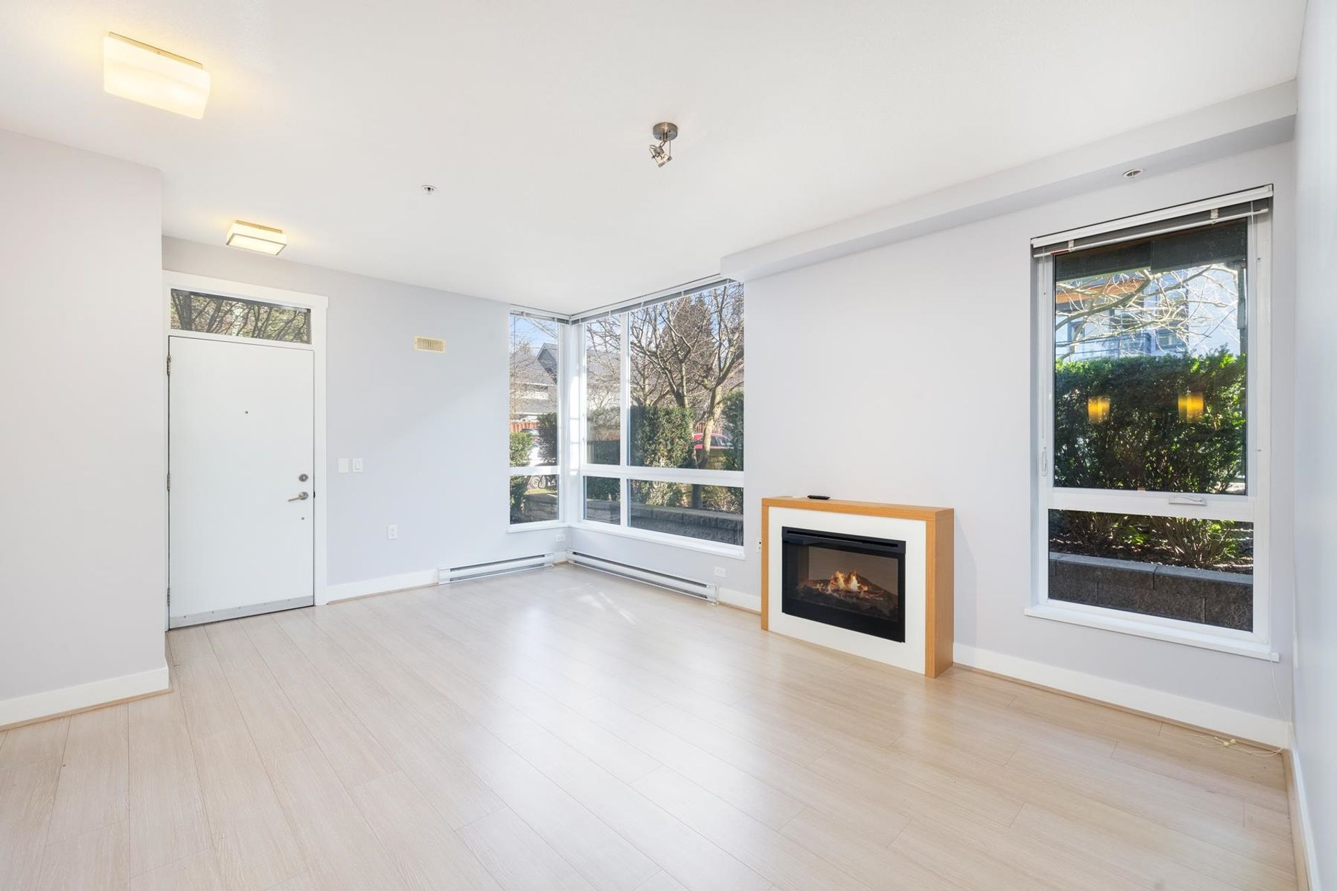 Photo 17 at 121 - 735 W 15th Street, Mosquito Creek, North Vancouver