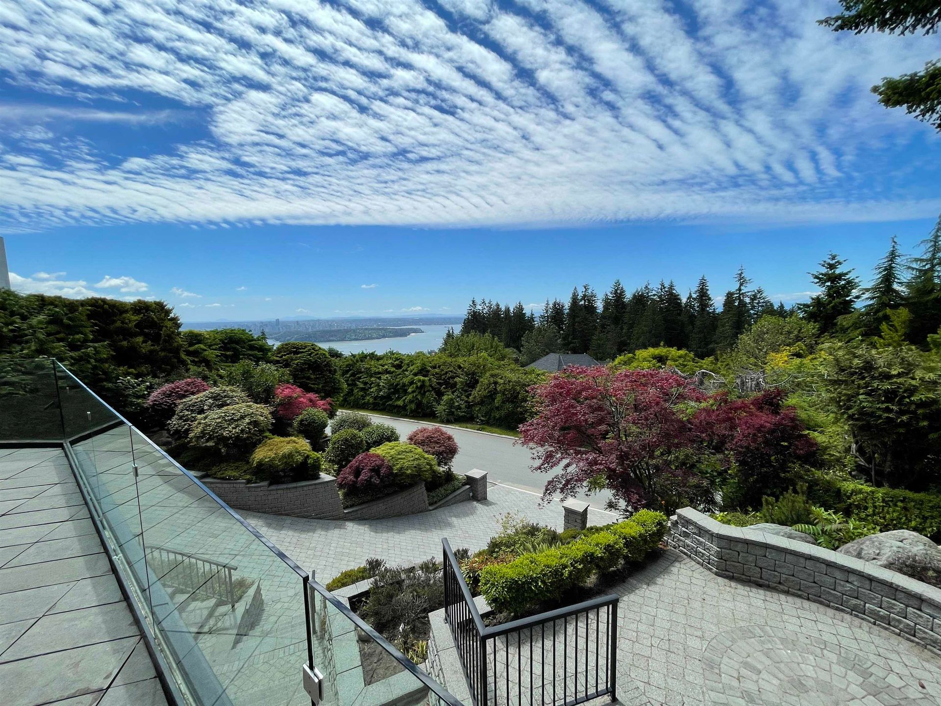 1365-cammeray-road-chartwell-west-vancouver-02.jpg