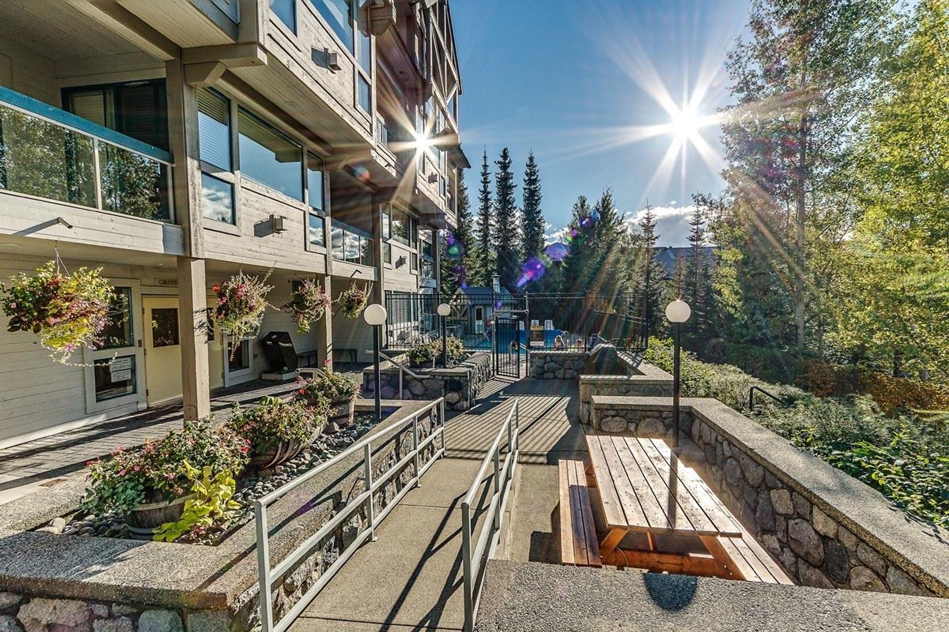 4905-spearhead-place-benchlands-whistler-03.jpg