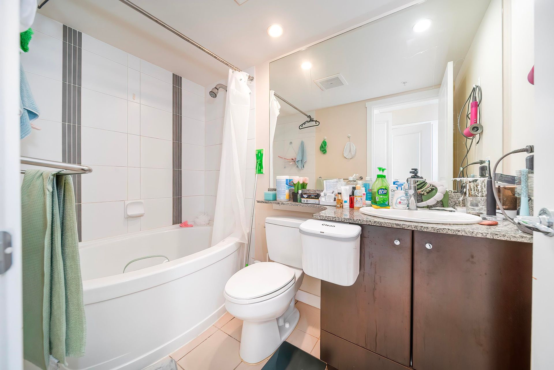 1701 - 5088 Kwantlen Street4
