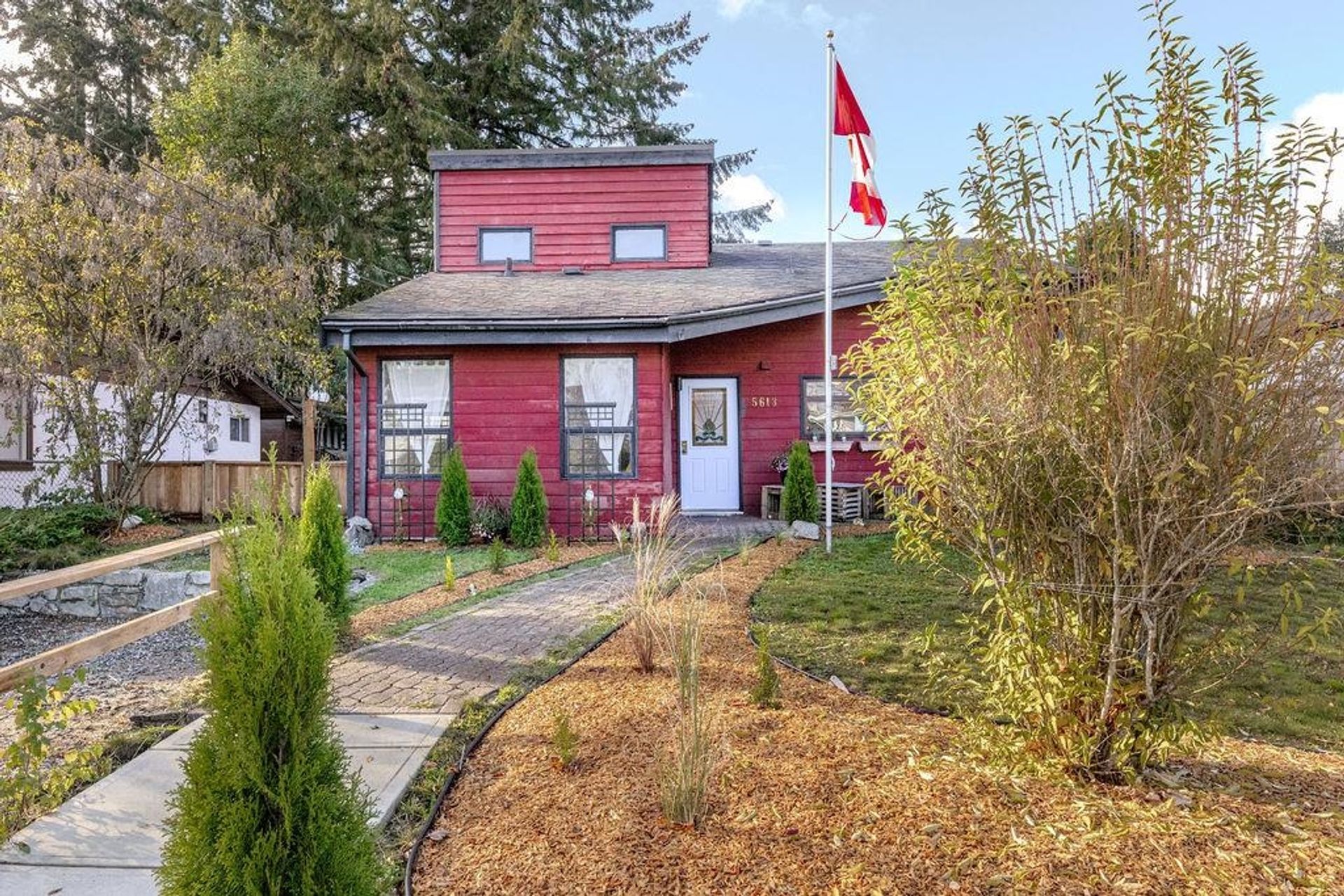 Photo 3 at 5613 Trail Avenue, Sechelt District, Sunshine Coast Photo 3 at 5613 Trail Avenue, Sechelt District, Sunshine Coast