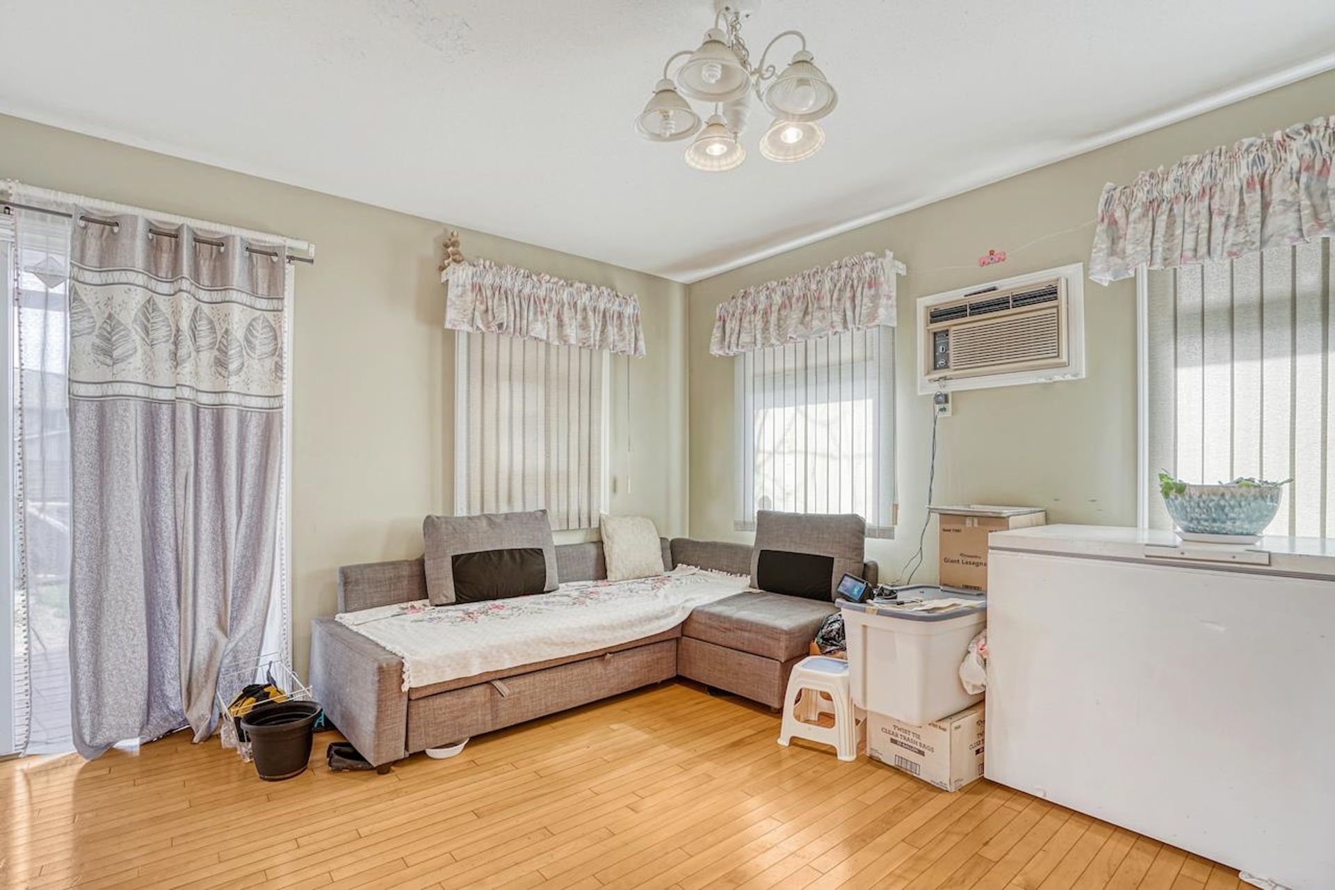 10140 Seacote Road4