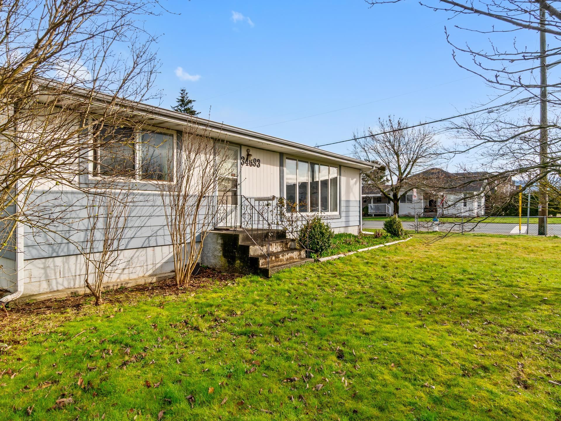 34693 2 Avenue, Poplar, Abbotsford photo 1 34693 2 Avenue, Poplar, Abbotsford photo 1