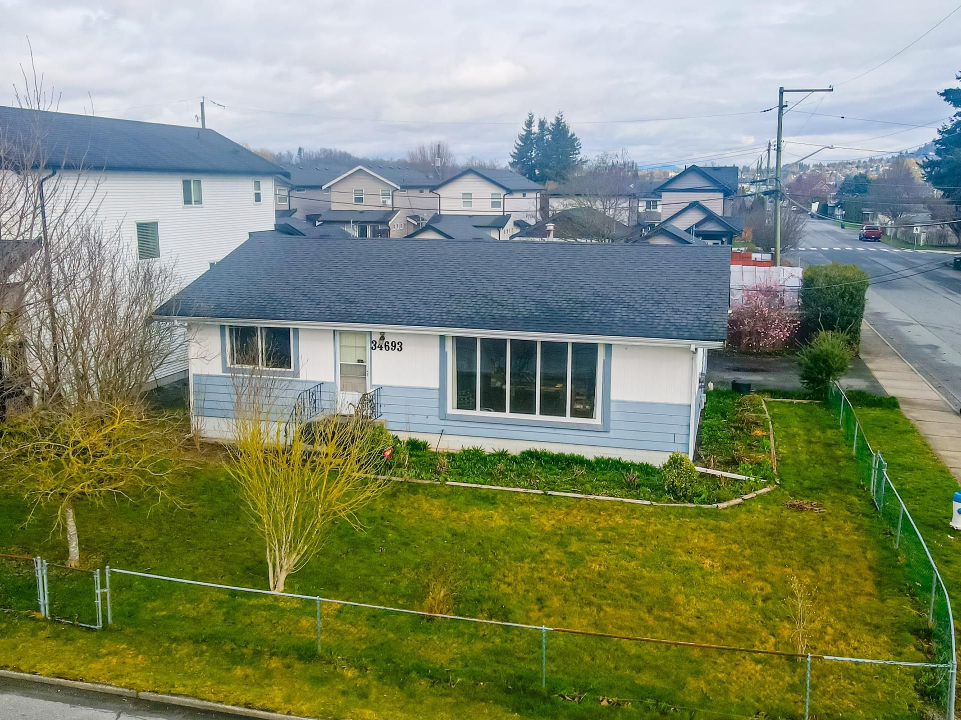 Photo 7 at 34693 2 Avenue, Poplar, Abbotsford Photo 7 at 34693 2 Avenue, Poplar, Abbotsford