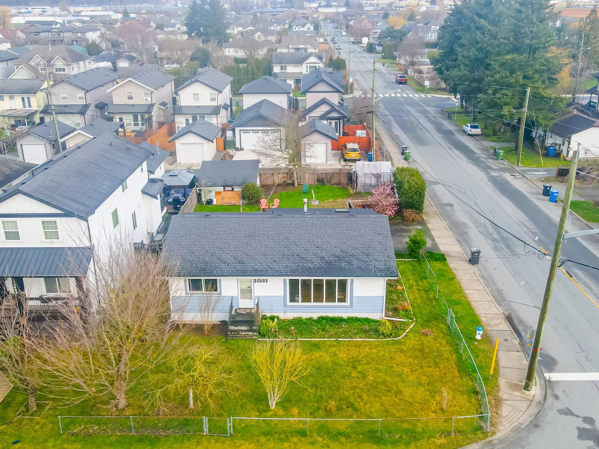 Photo 8 at 34693 2 Avenue, Poplar, Abbotsford Photo 8 at 34693 2 Avenue, Poplar, Abbotsford