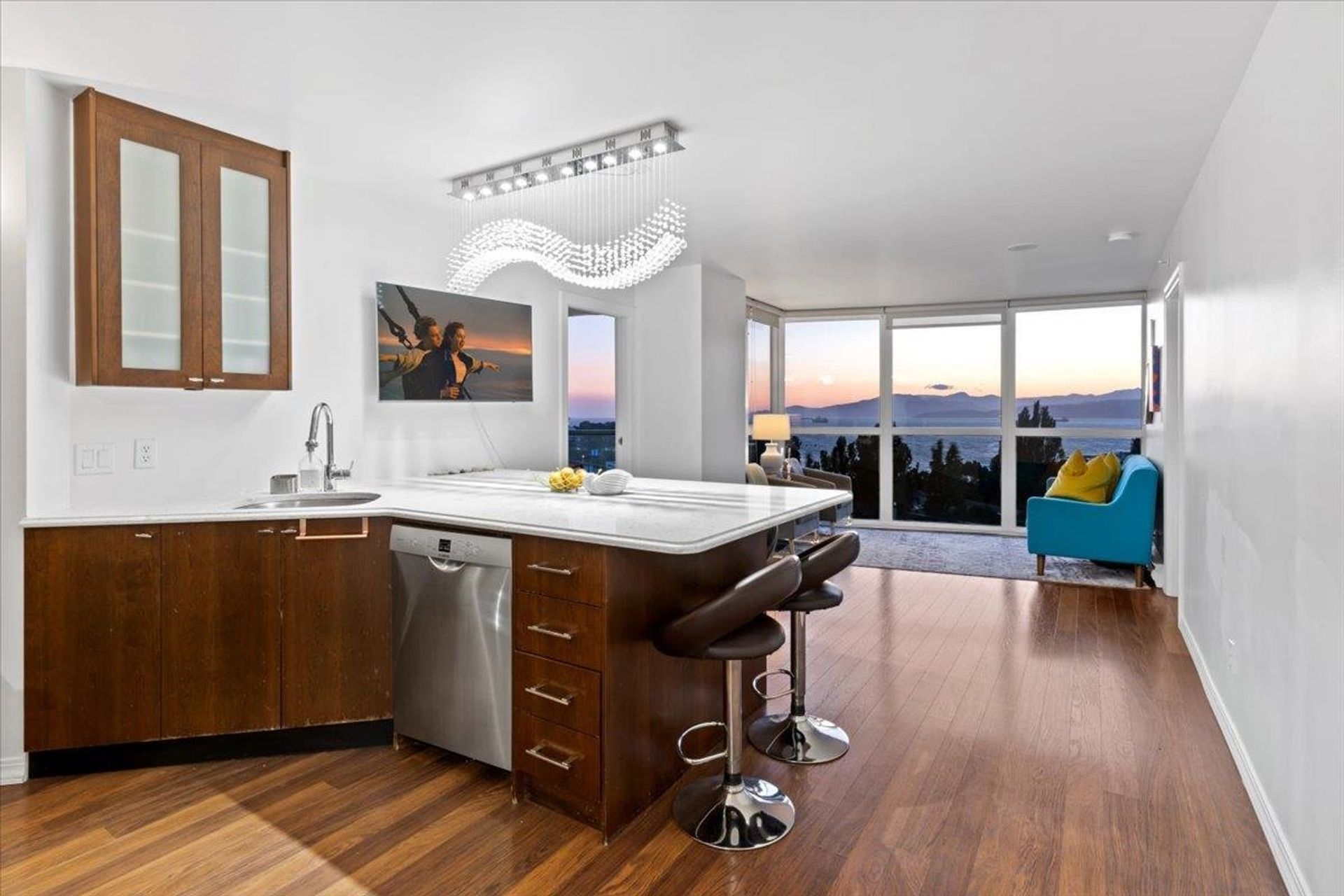907-beach-avenue-yaletown-vancouver-west-02.jpg