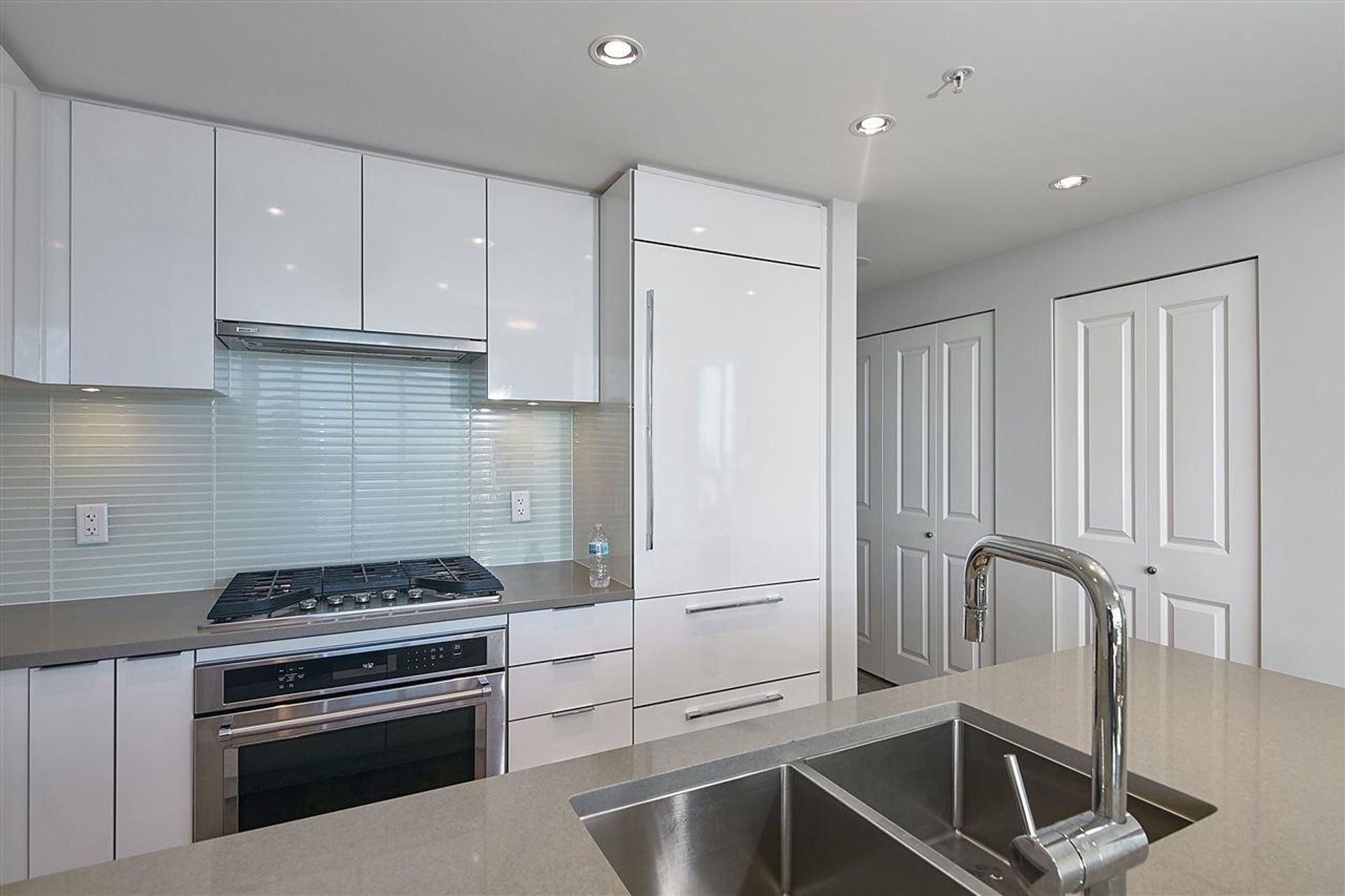 Photo 6 at 801 - 6638 Dunblane Avenue, Metrotown, Burnaby South Photo 6 at 801 - 6638 Dunblane Avenue, Metrotown, Burnaby South