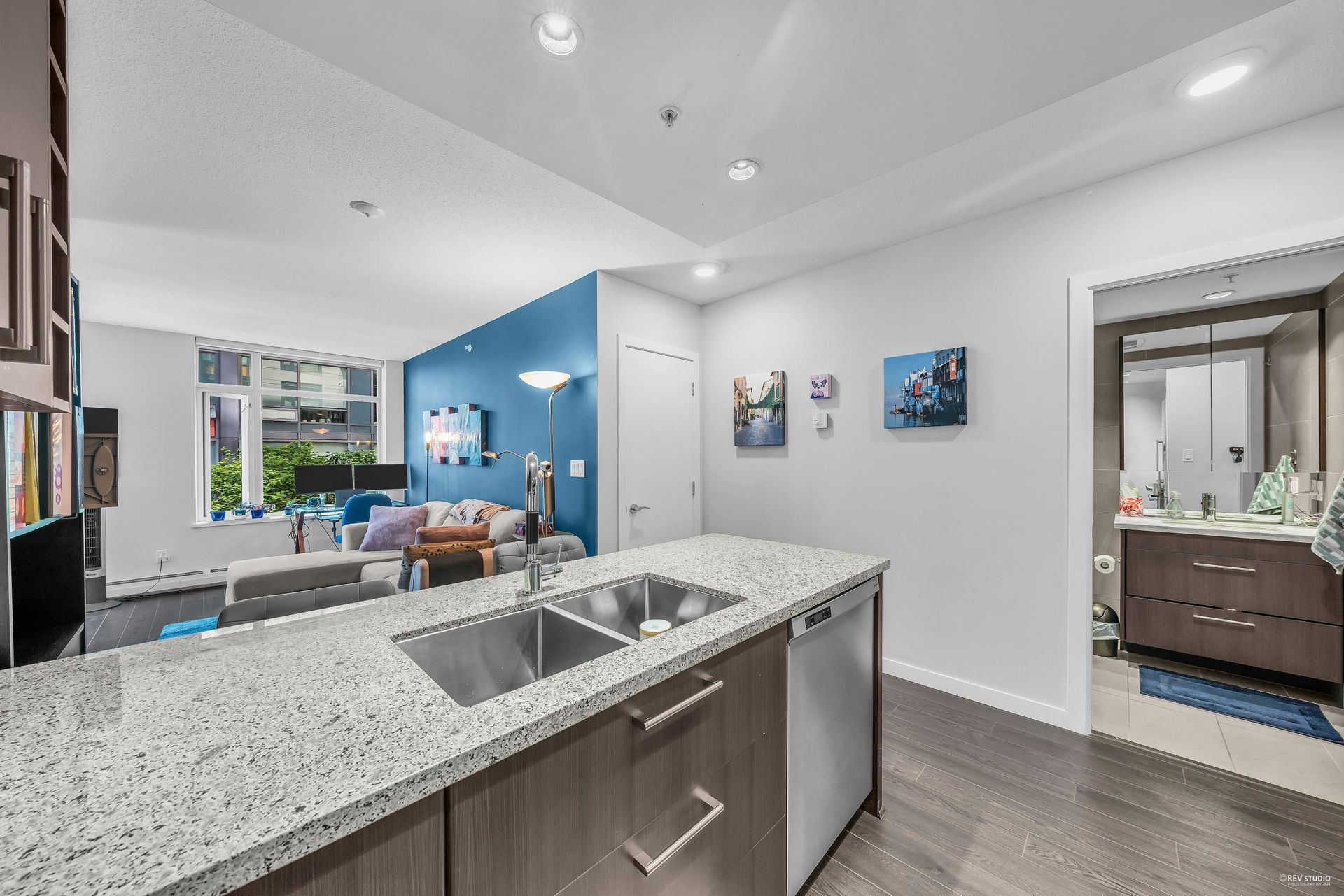 108-w-1st-avenue-false-creek-vancouver-west-05.jpg